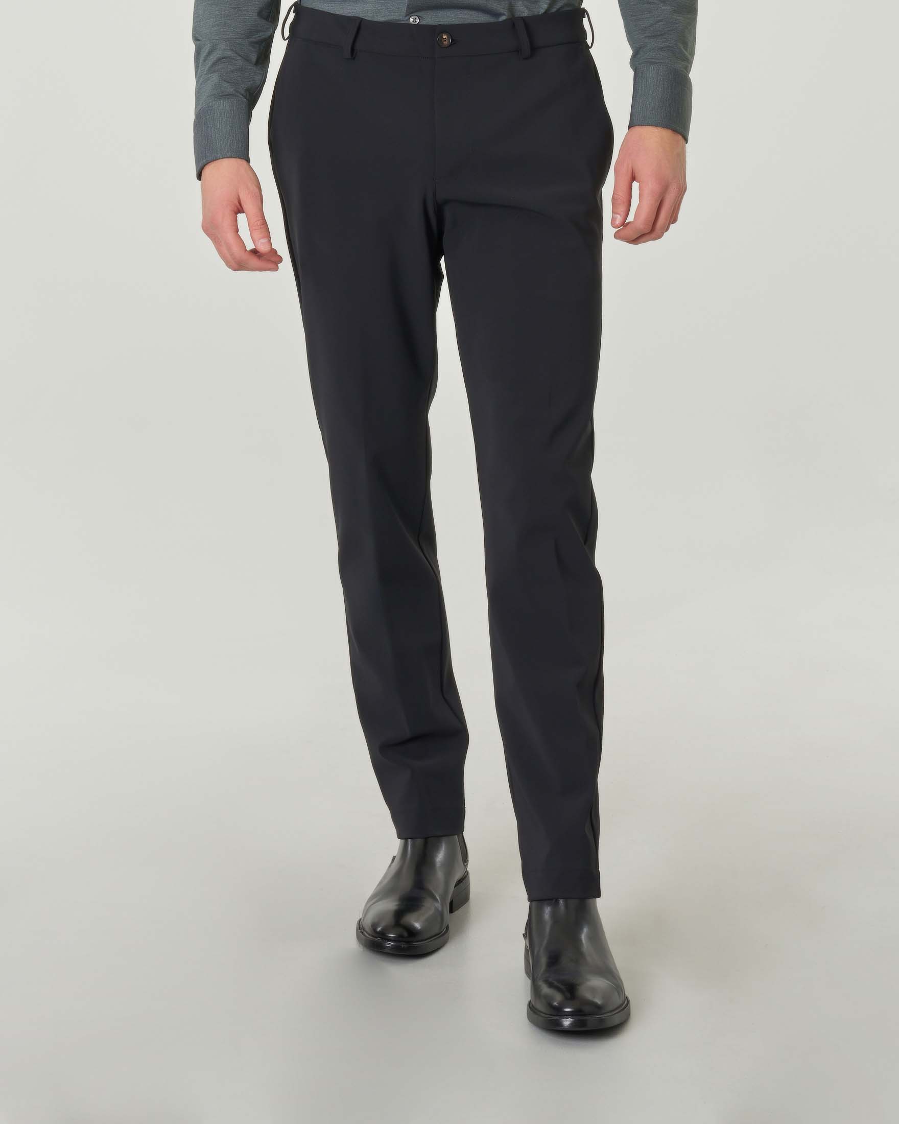 Pantaloni slim fit nero in tessuto tecnico doppiato