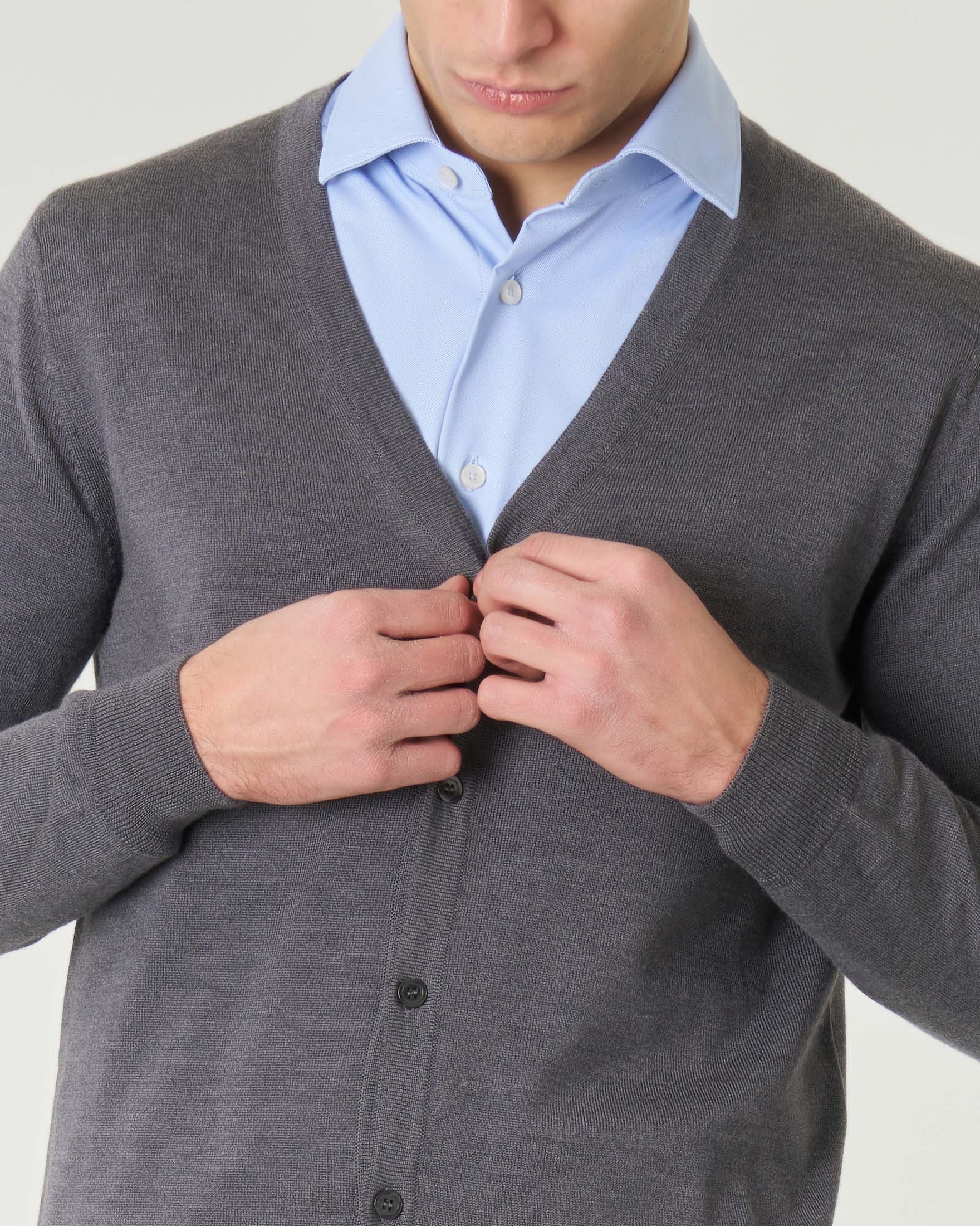 Cardigan Pellizzari grigio medio in pura lana merino con chiusura a bottoni image