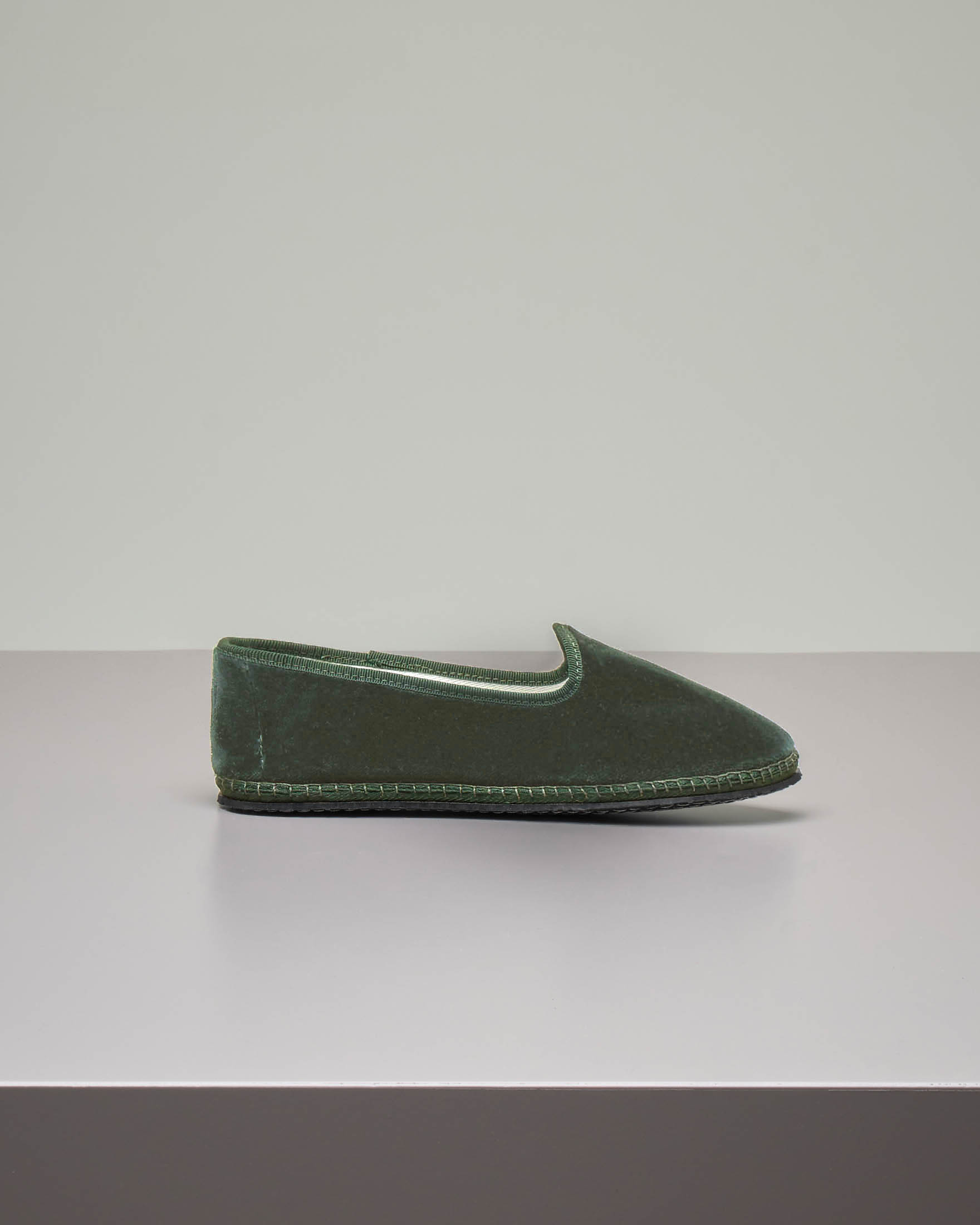 Friulane in velluto verde militare
