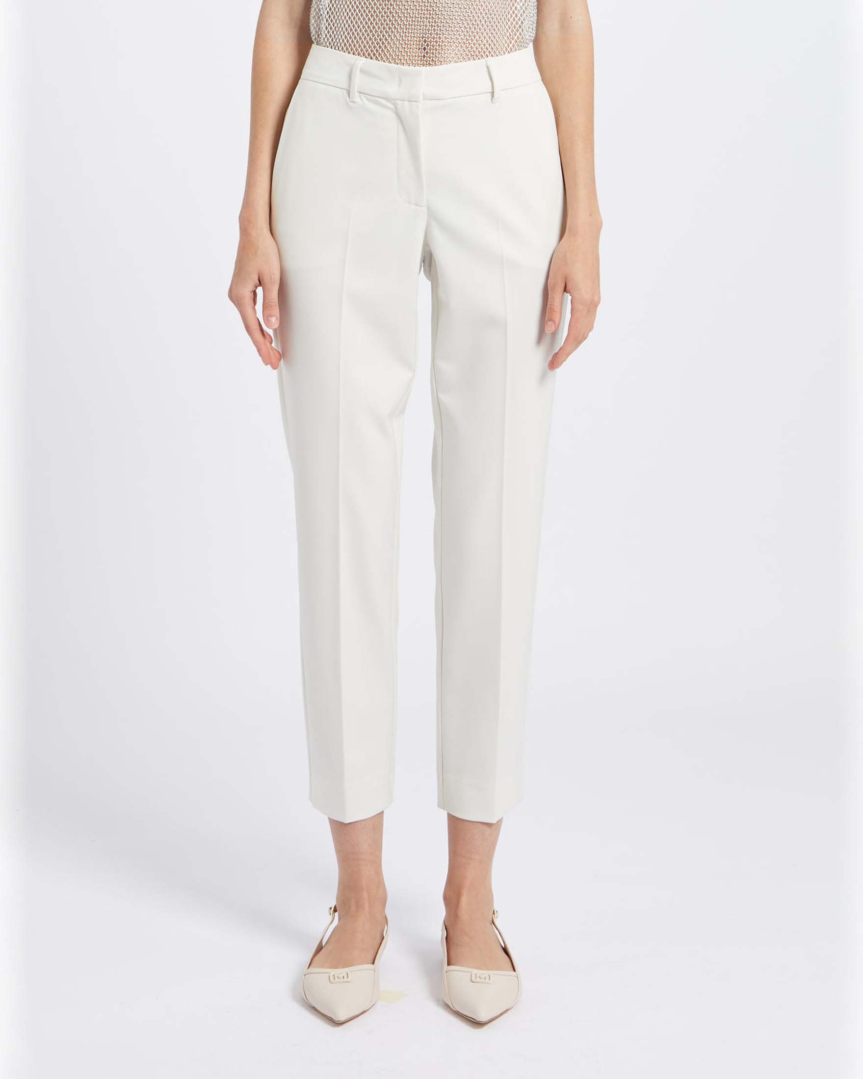 Pantaloni chino cropped color gesso in viscosa stretch