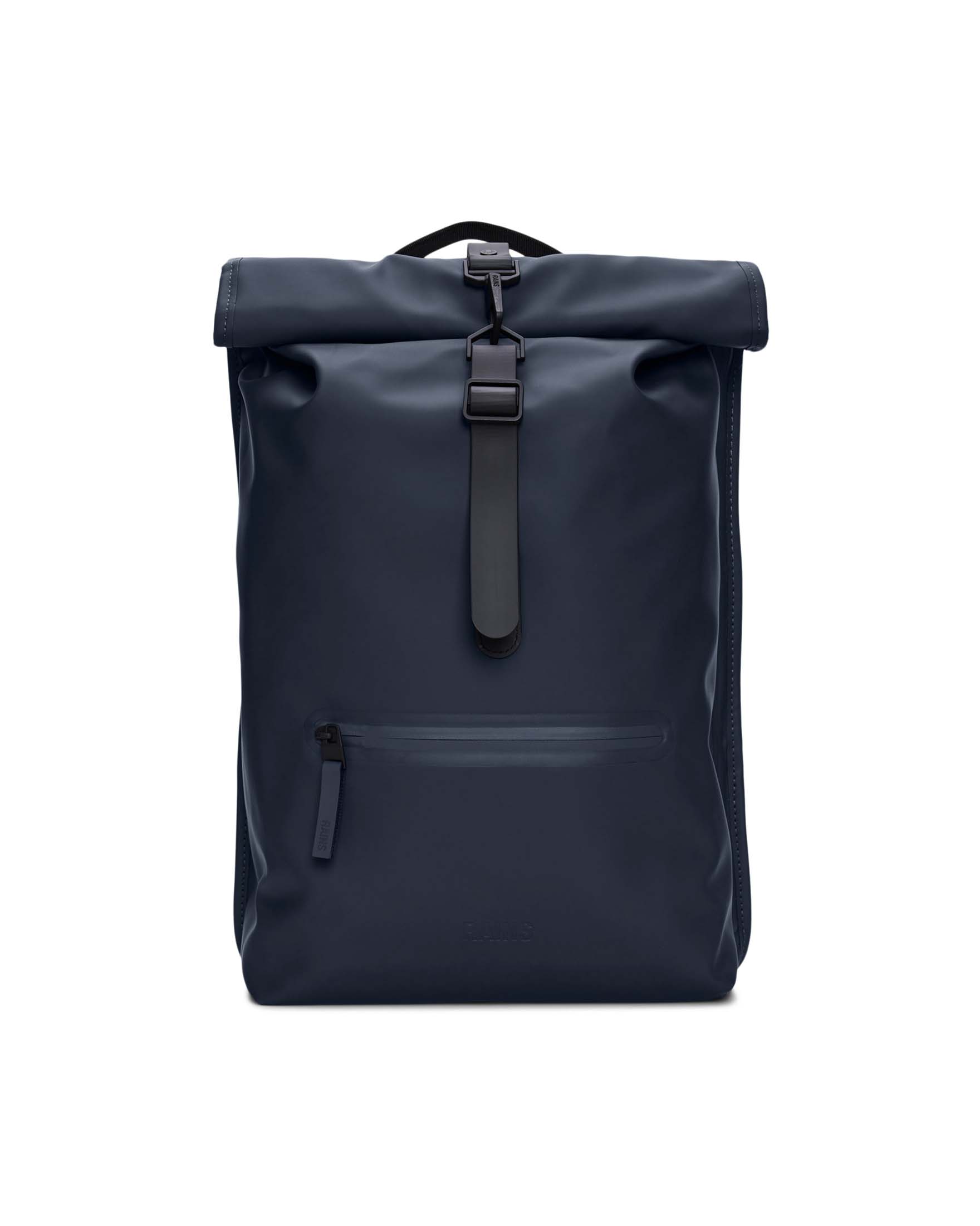 Zaino Rains Rolltop Rucksack blu in tessuto tecnico impermeabile effetto gommato
