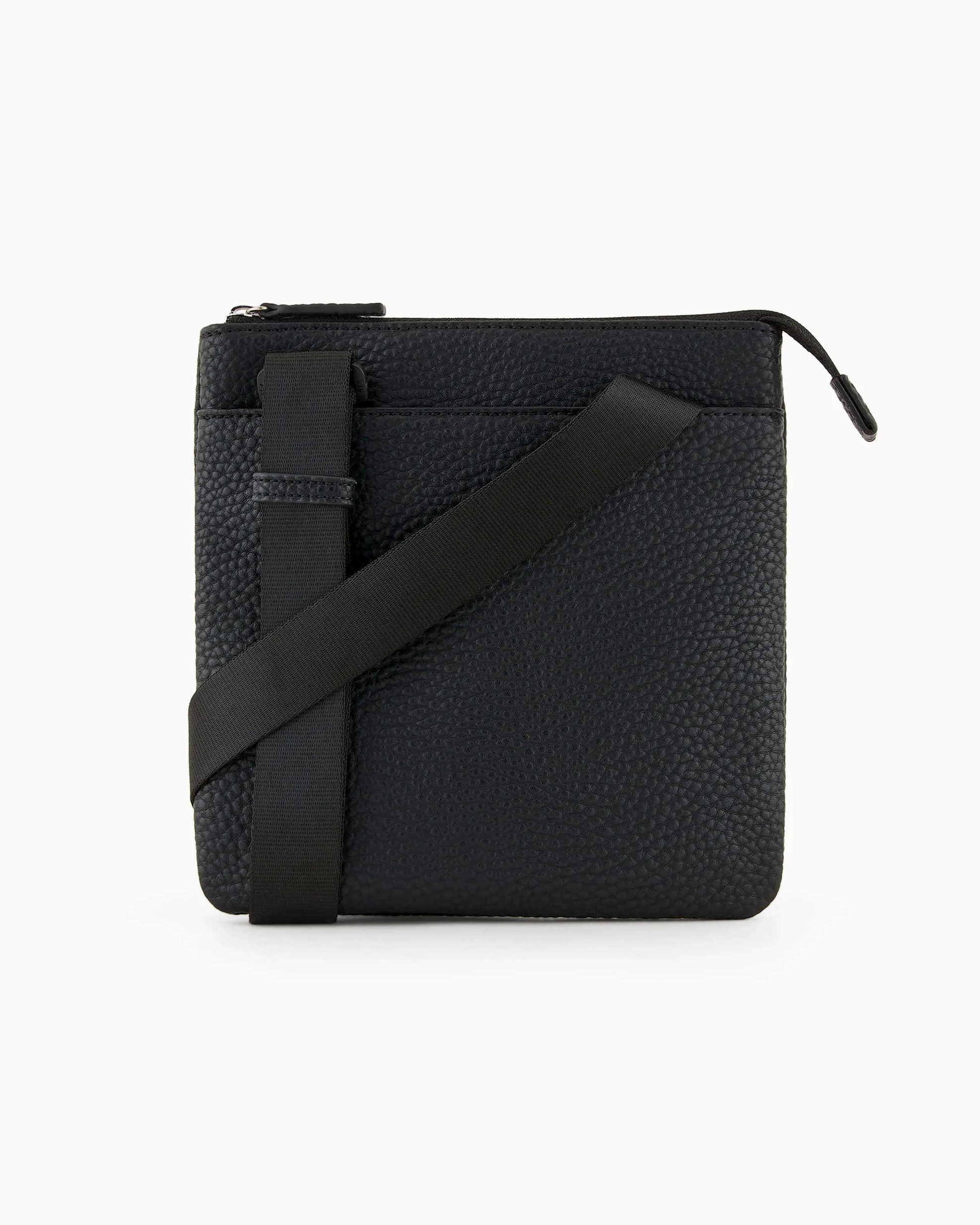 Borsa a tracolla piatta nera Armani Exchange in similpelle martellata con logo scritta in metallo