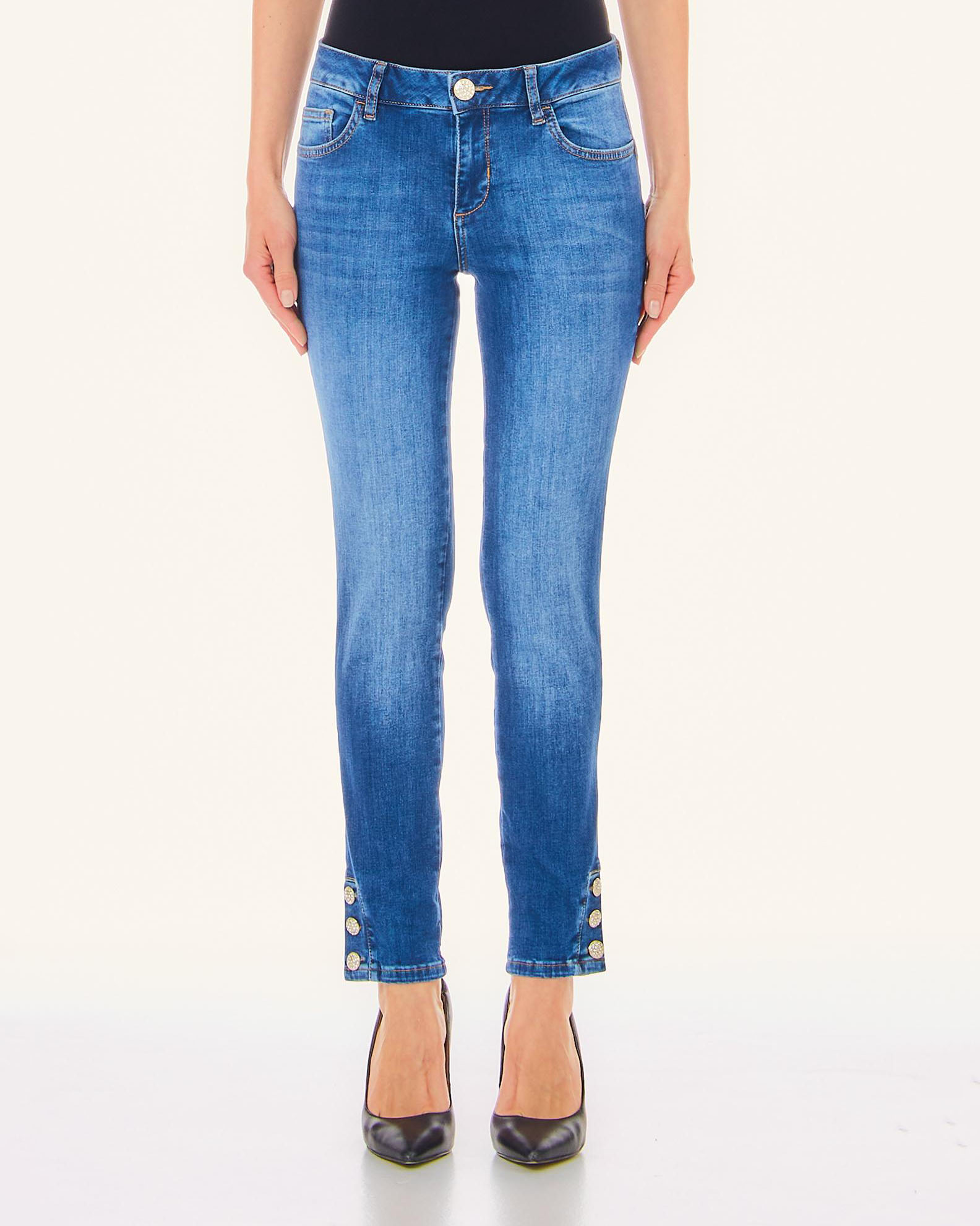 Jeans con perle hot sale sul fondo