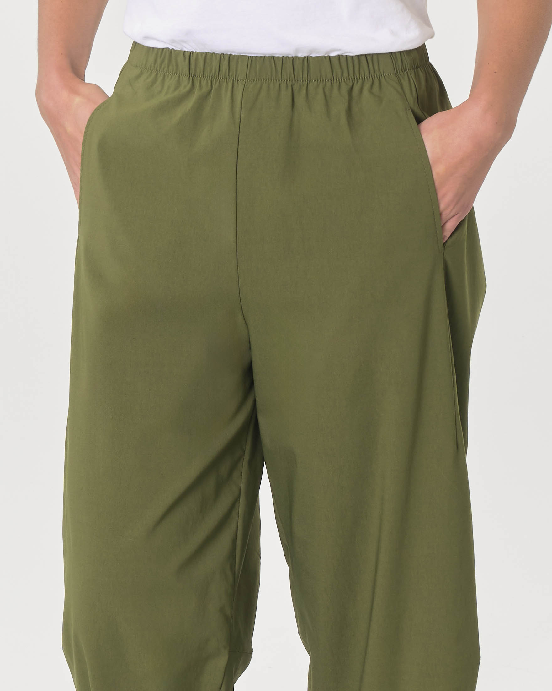 Pantaloni verdi in bengalina di viscosa stretch dalla linea a pagliaccio image