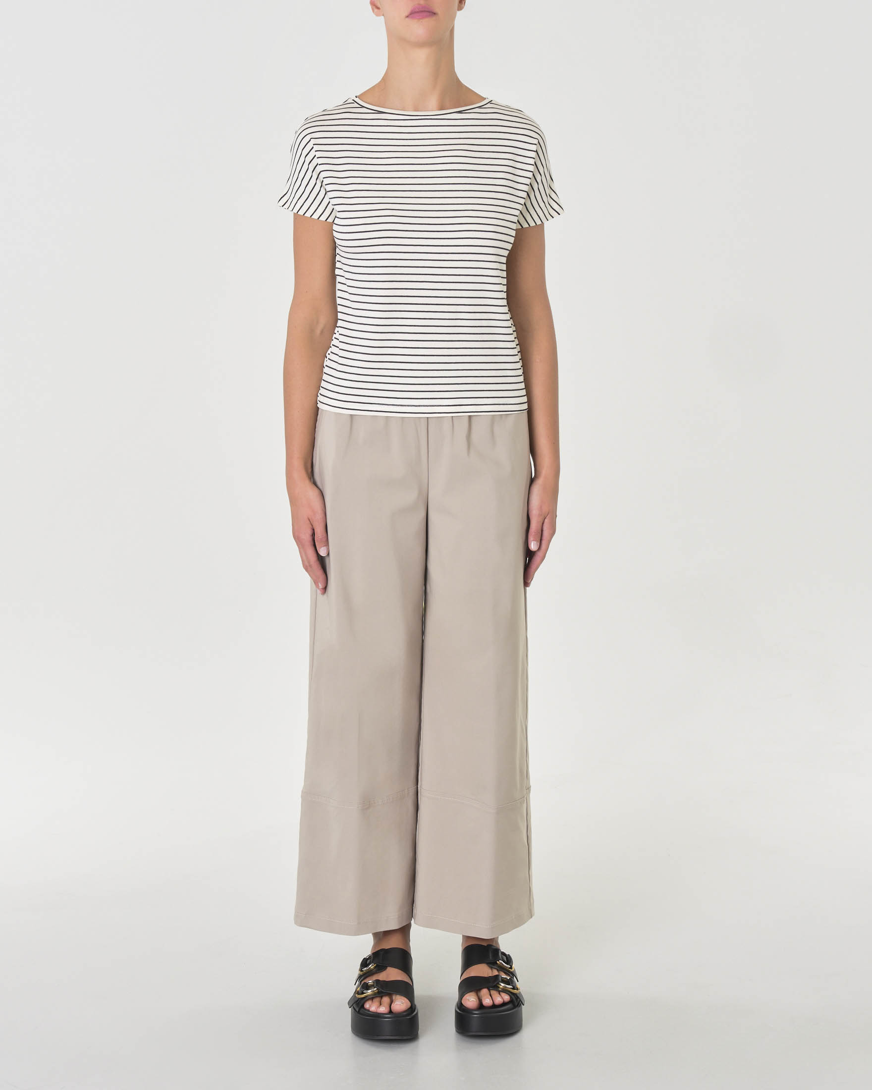 Pantaloni beige in bengalina di viscosa stretch dalla linea wide con elastico inserito in vita