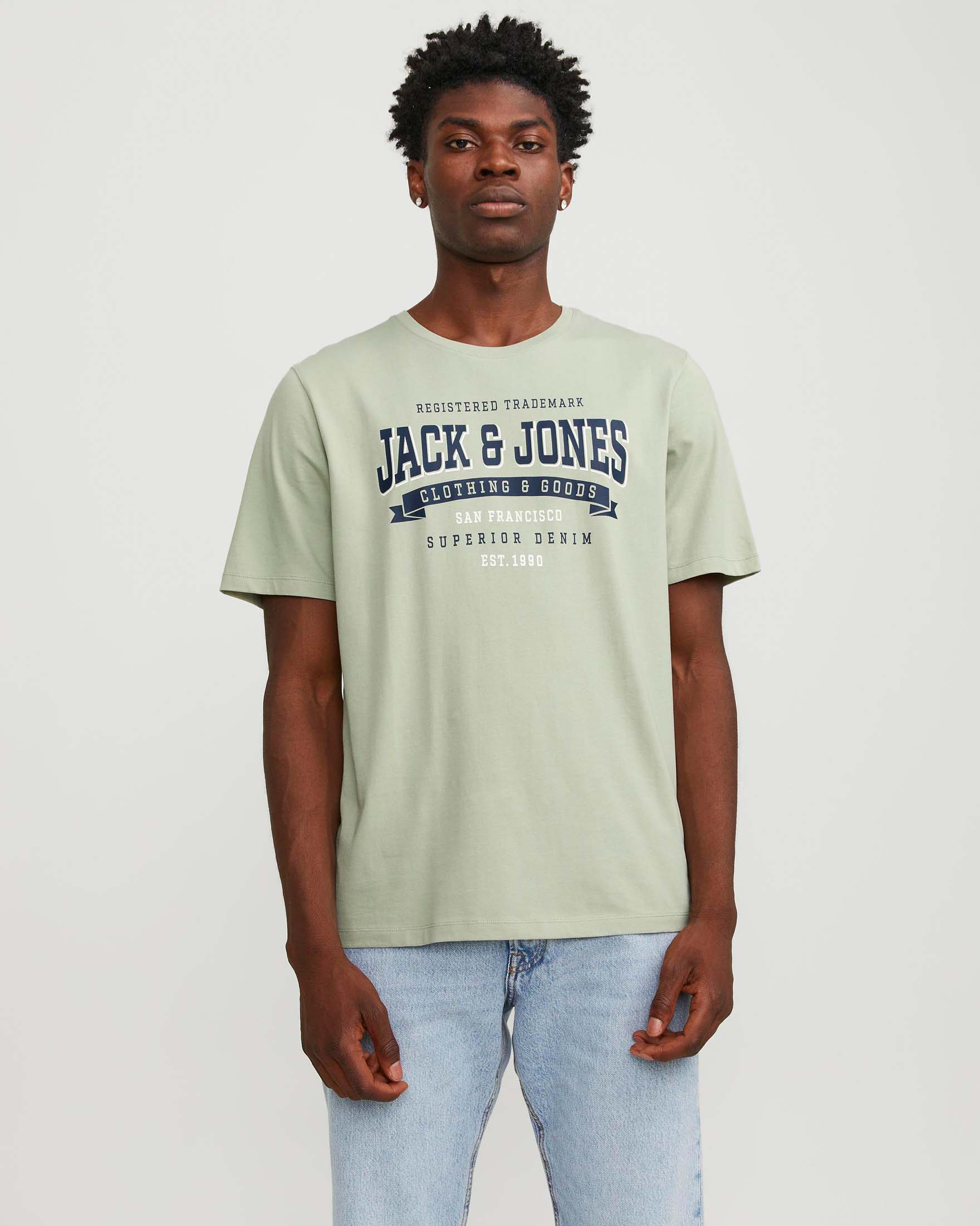 T-shirt color salvia regular-fit in puro cotone con stampa logo in stile college frontale