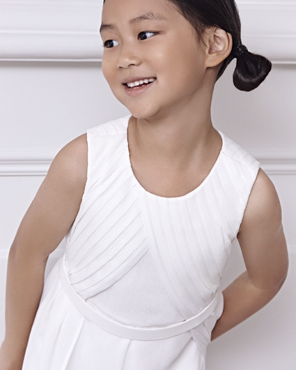 Tuta bianca in chiffon a pieghe senza maniche  image