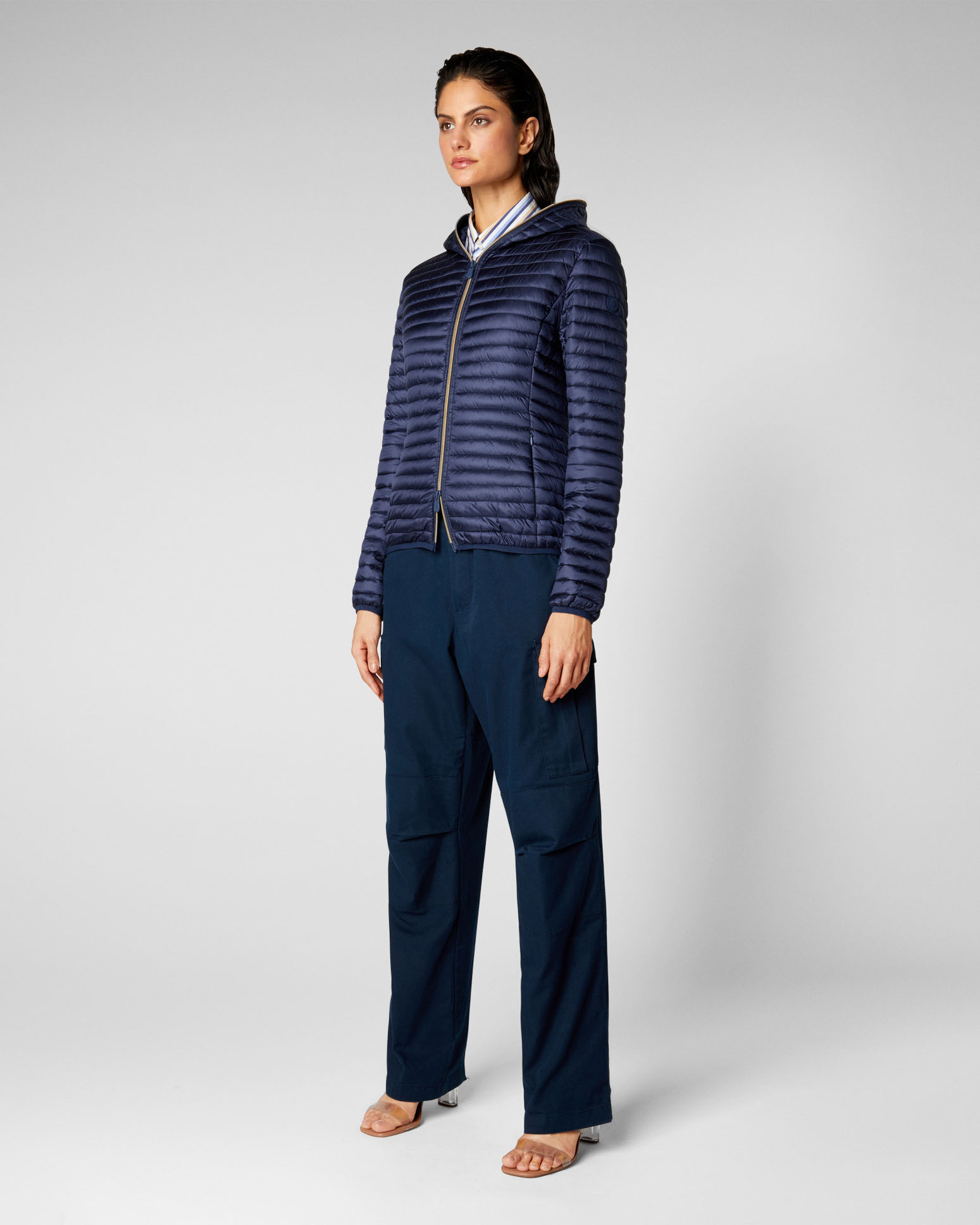 Piumino leggero blu-black Save the duck in tessuto effetto raso con cappuccio fisso image