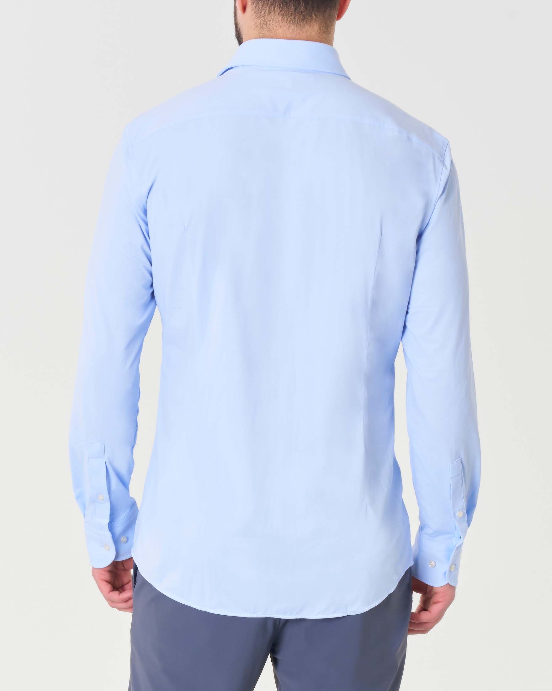 Camicia Boss azzurra Hank slim fit in tessuto tecnico stretch micro armatura con colletto Kent