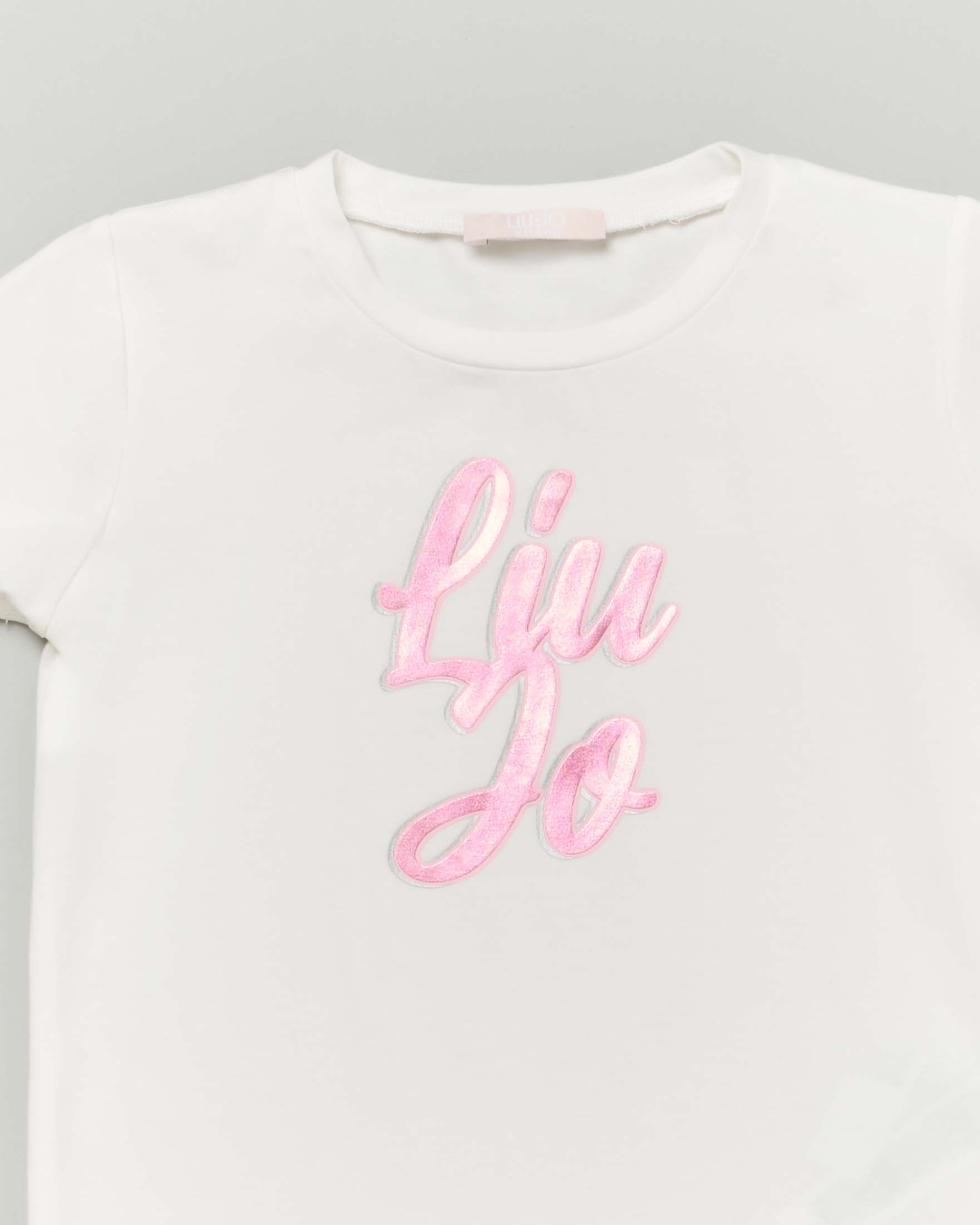 T-shirt bianca in cotone stretch con scritta logo rosa metallizzato  image