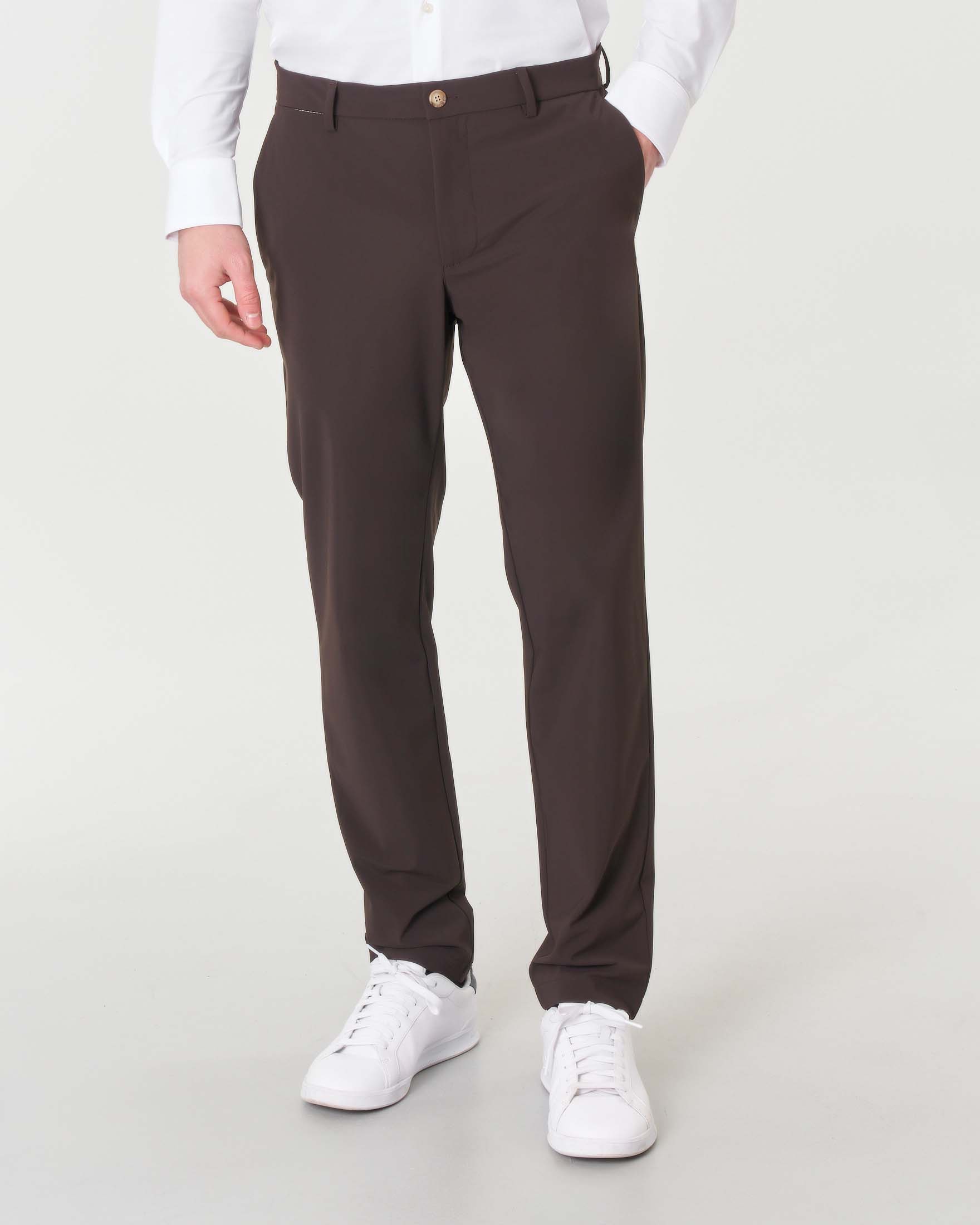 Pantaloni chino slim marrone in tessuto tecnico stretch