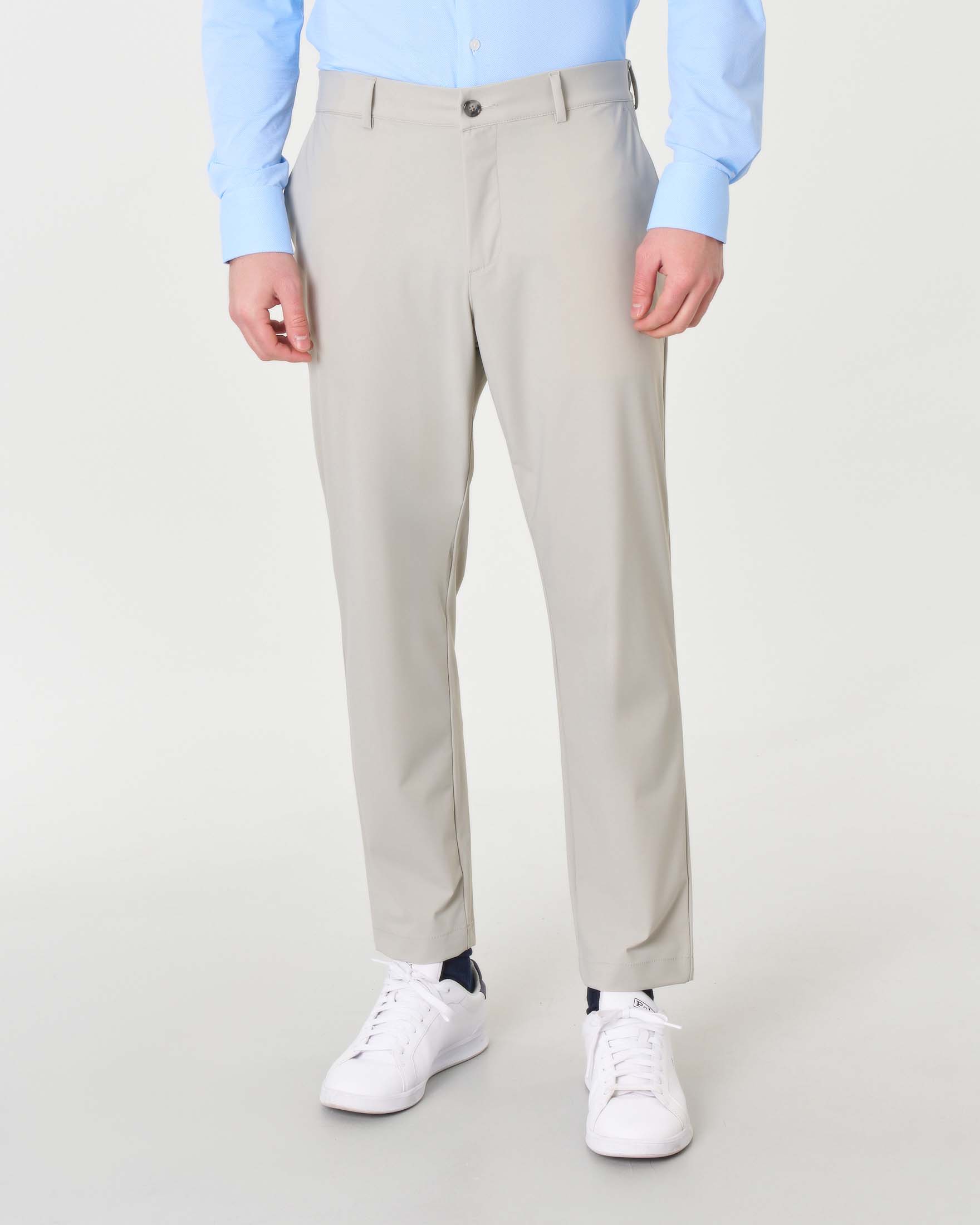 Pantaloni chino slim color ghiaccio in tessuto tecnico stretch con elastico inserito sul retro