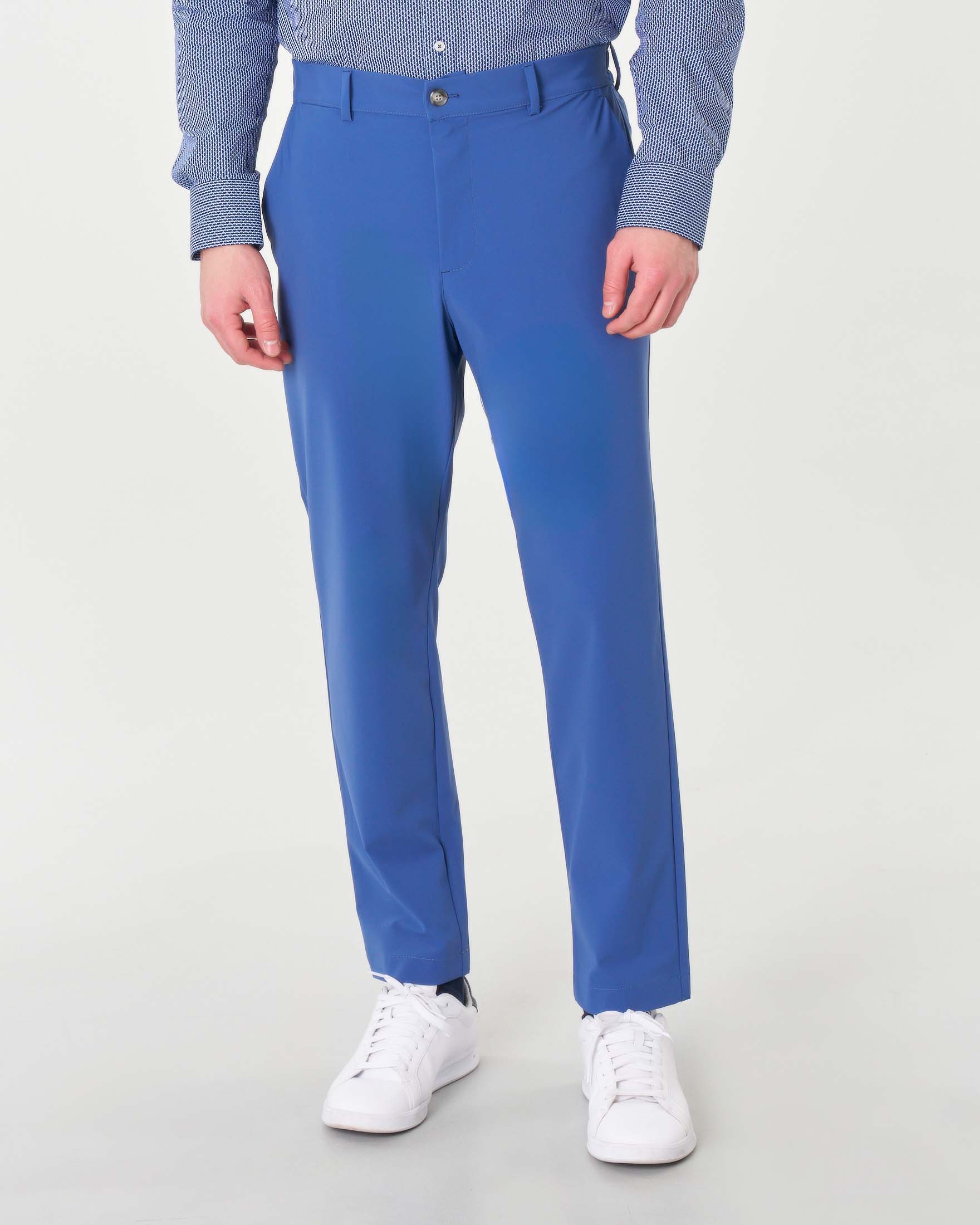 Pantaloni chino slim blu royal in tessuto tecnico stretch con elastico inserito sul retro