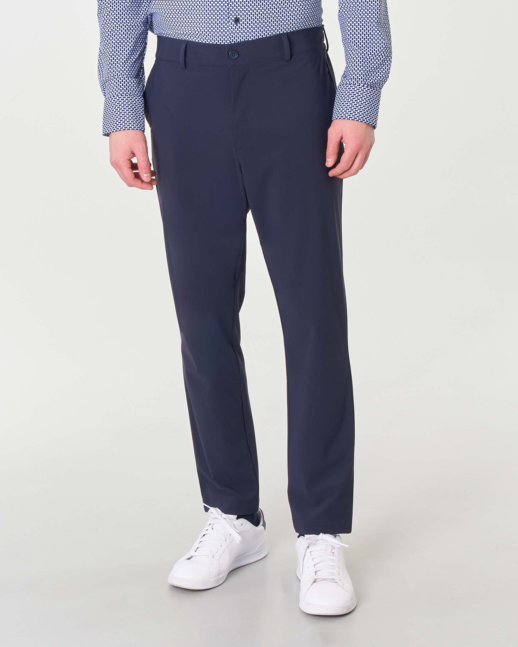 Rodolfo Pellizzari — Pantaloni chino slim blu navy in tessuto tecnico stretch con elastico inserito sul retro