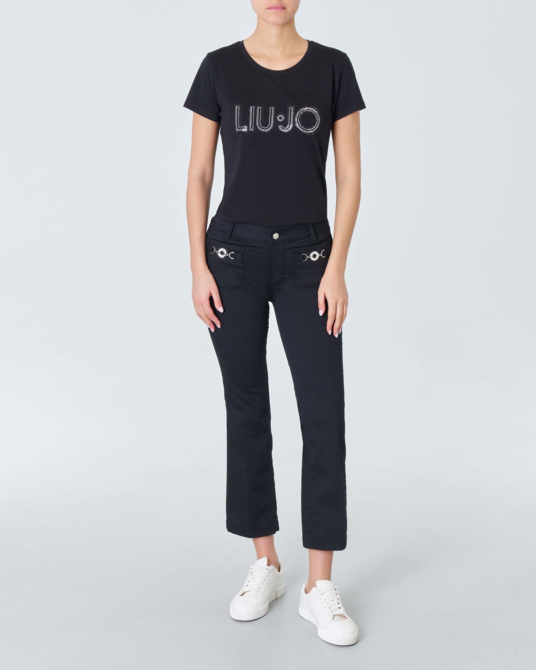 Pantaloni neri a trombetta in bull di cotone stretch con tasche applicate sul davanti