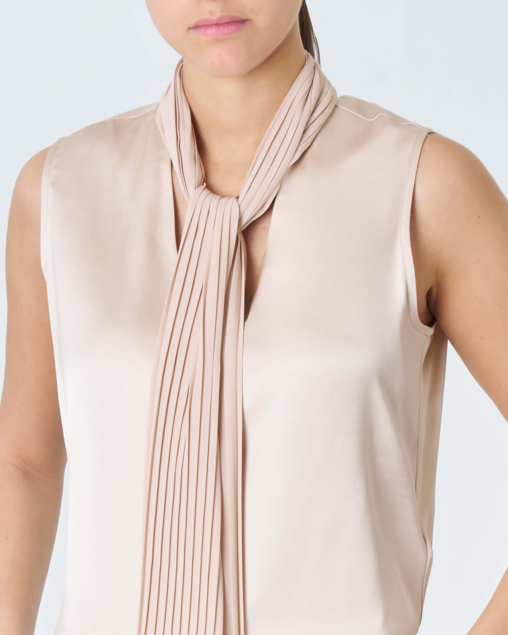 Top color champagne in raso di viscosa senza maniche con scollo a V e fusciacca plissè image