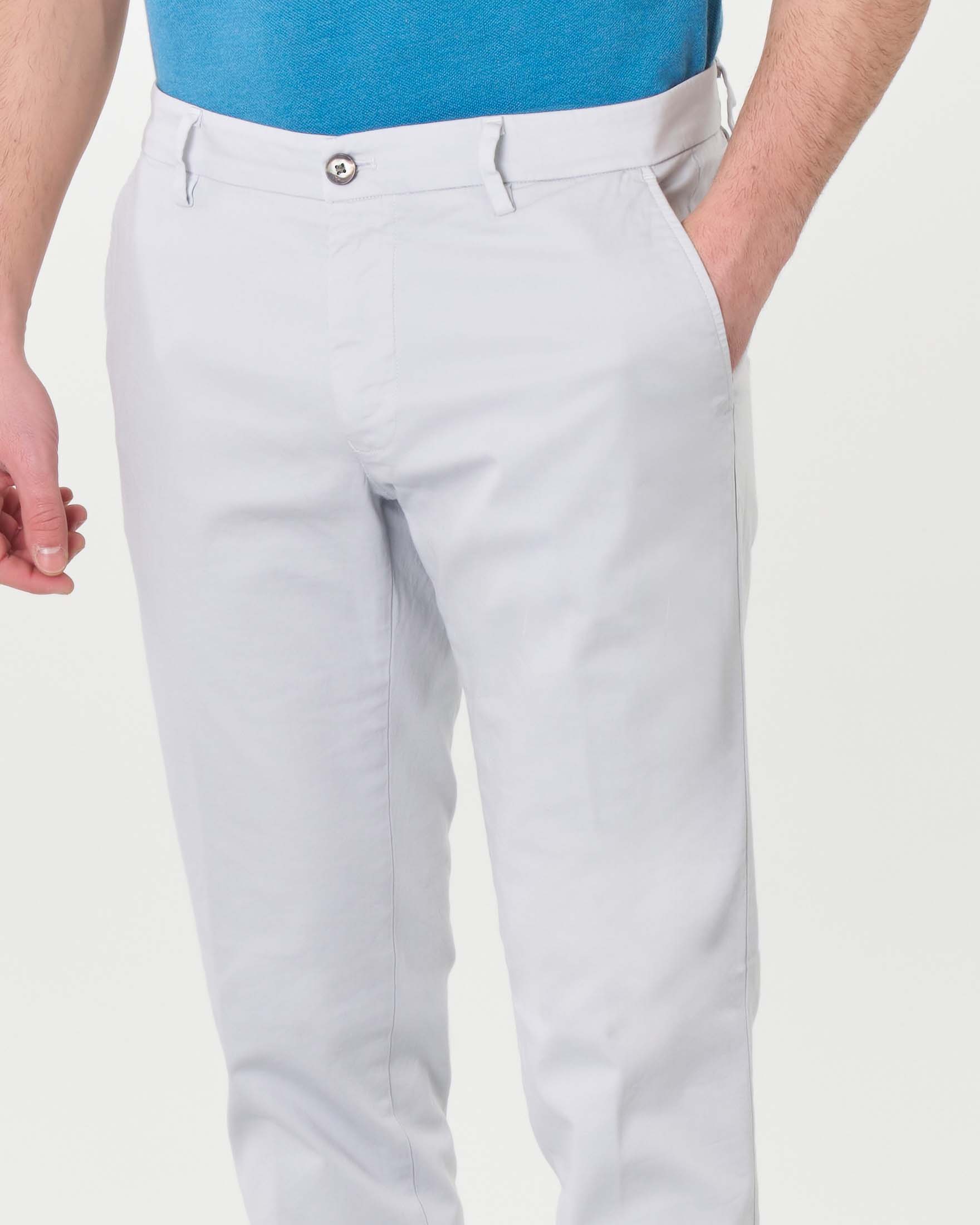 Pantalone chino Levanto color ghiaccio in broken twill di cotone stretch