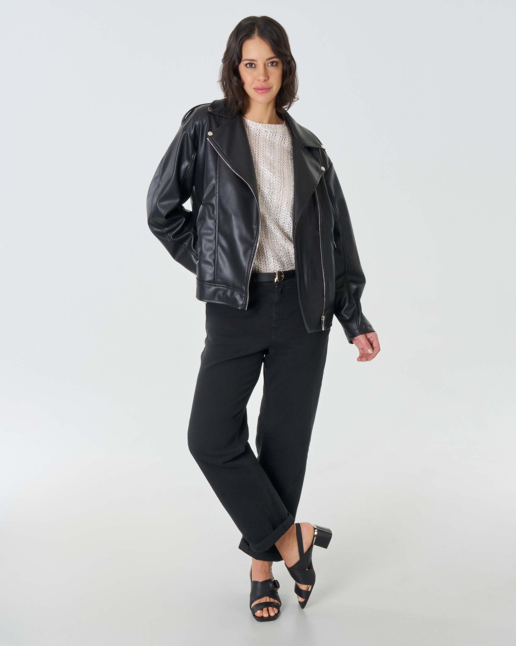 Giacca biker nera over in similpelle con scollo a rever e chiusura a cerniera laterale