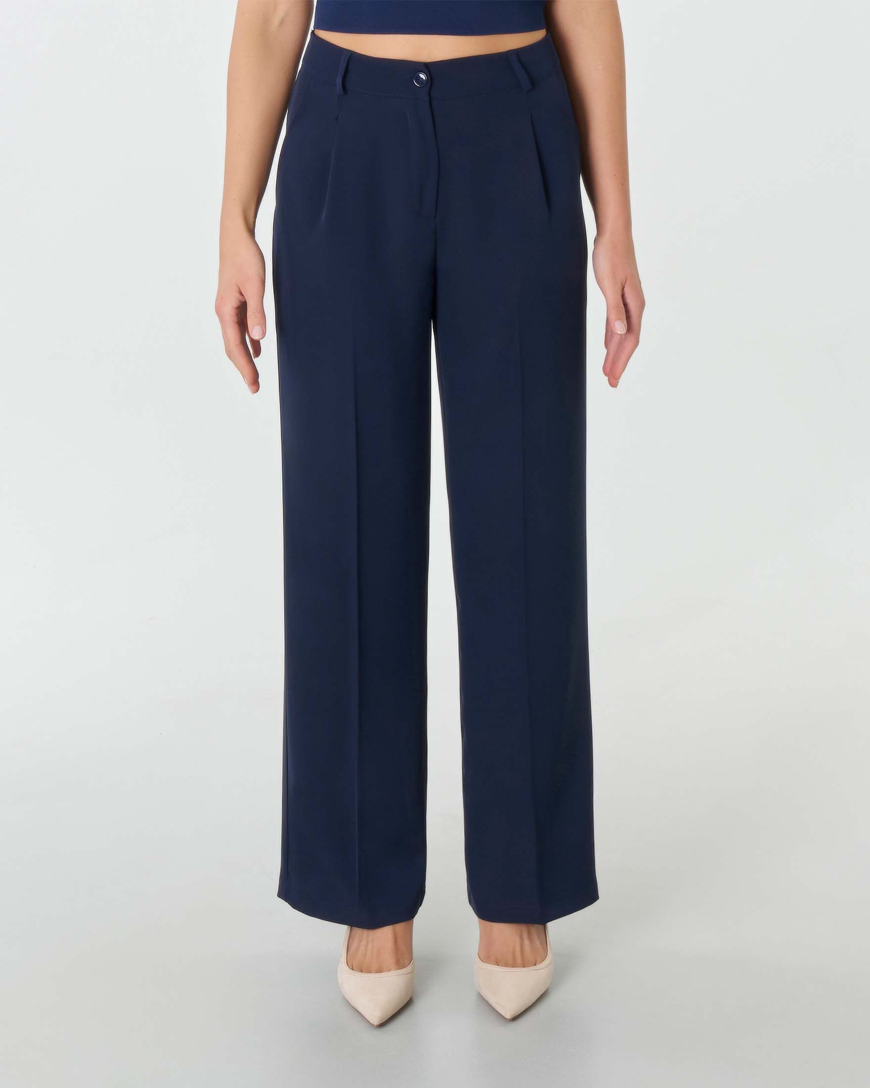 Pantaloni straight blu in tessuto stretch fluido con pinces in vita