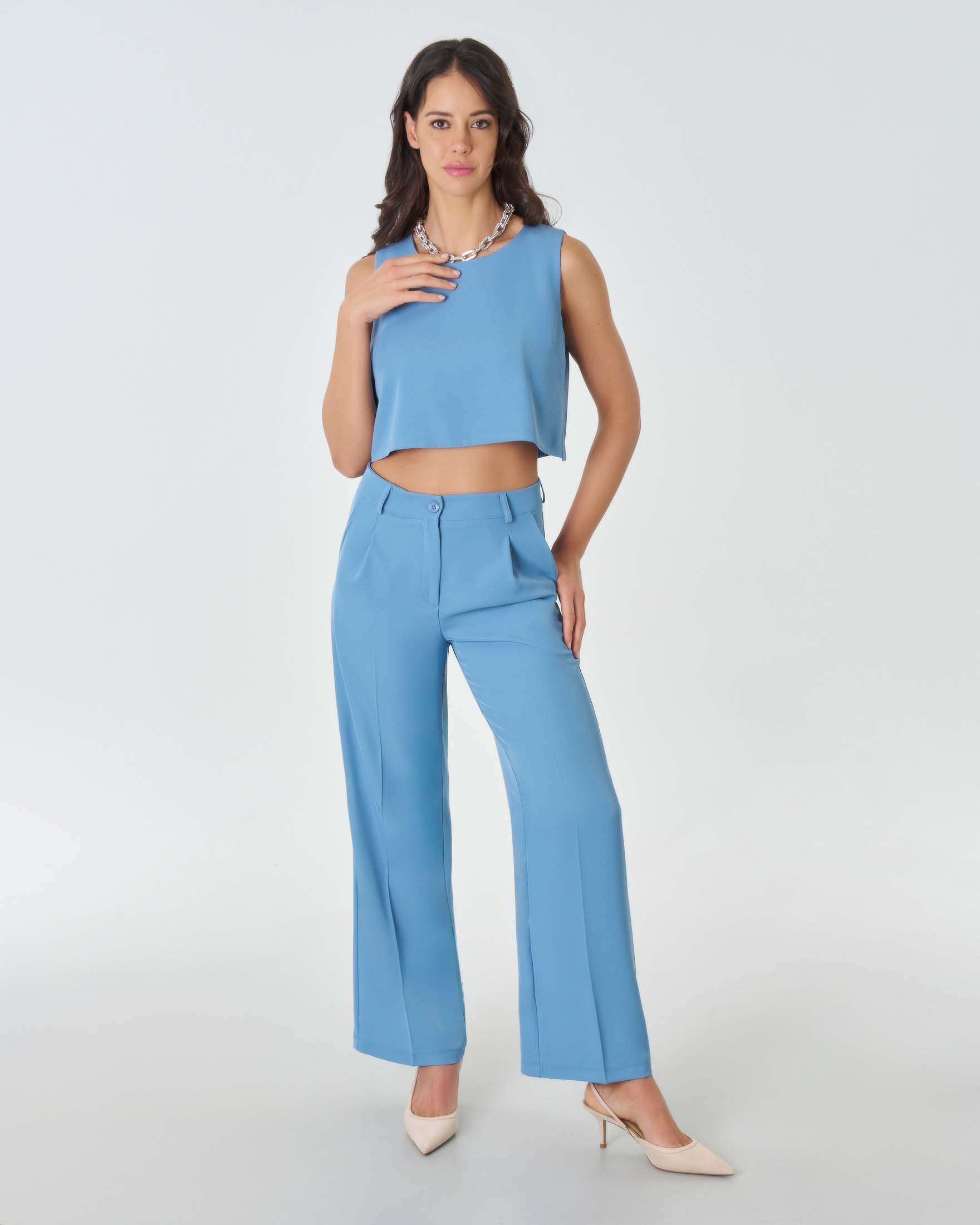 Crop top color avio in cady senza maniche