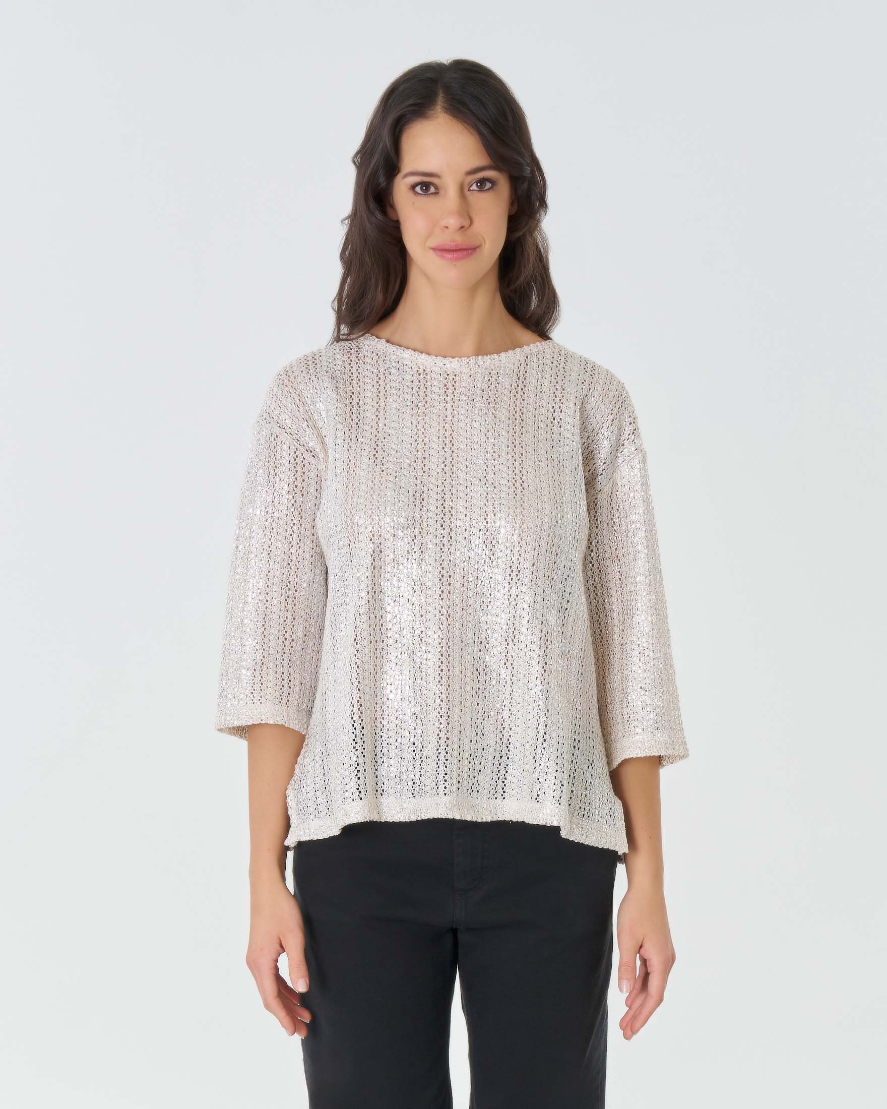 Maglia over in misto cotone traforato color argento effetto metallizzato con maniche tre quarti