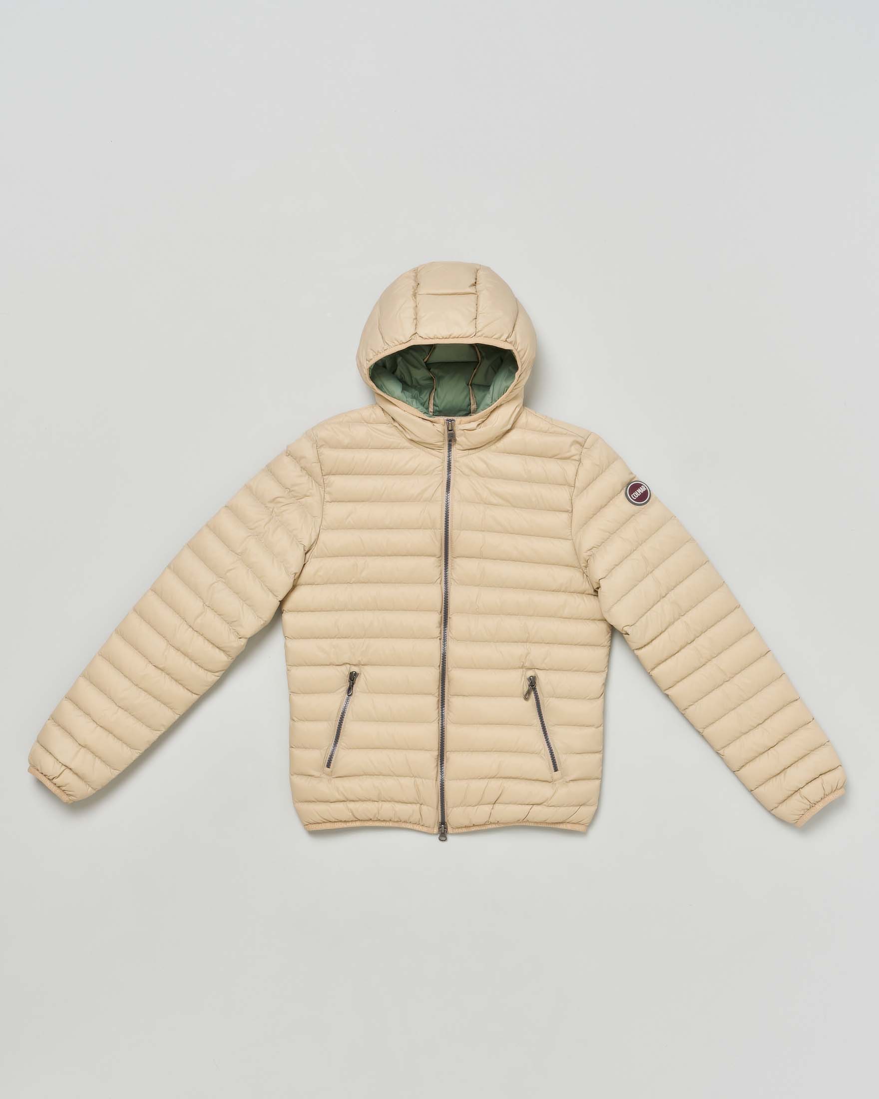 Piumino beige con cappuccio in nylon leggero imbottito in piuma