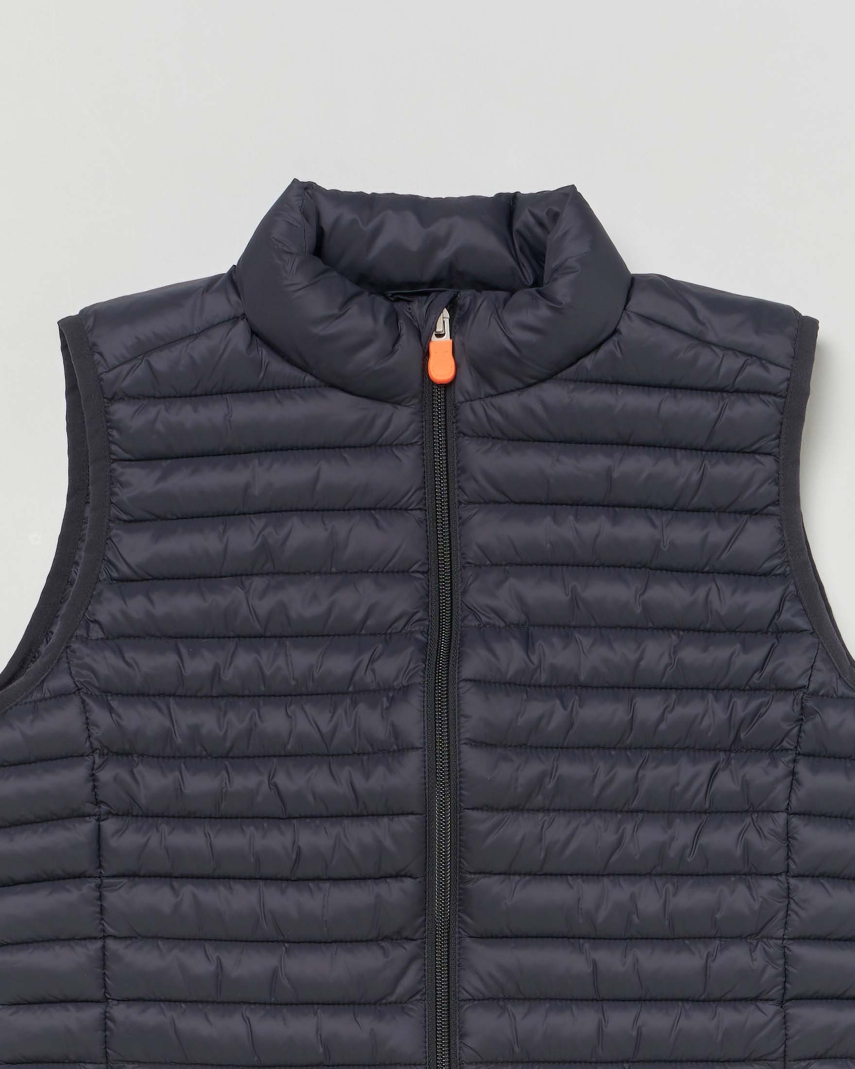 Gilet nero Save The Duck imbottito in Plumtech® con collo alto  image