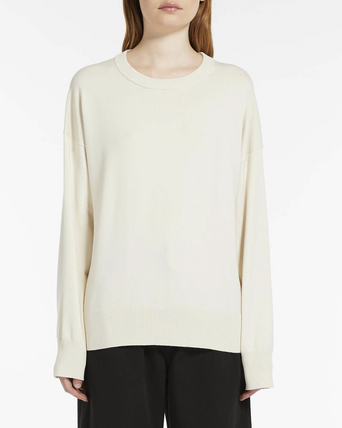 Maglia color avorio in misto viscosa con scollo tondo