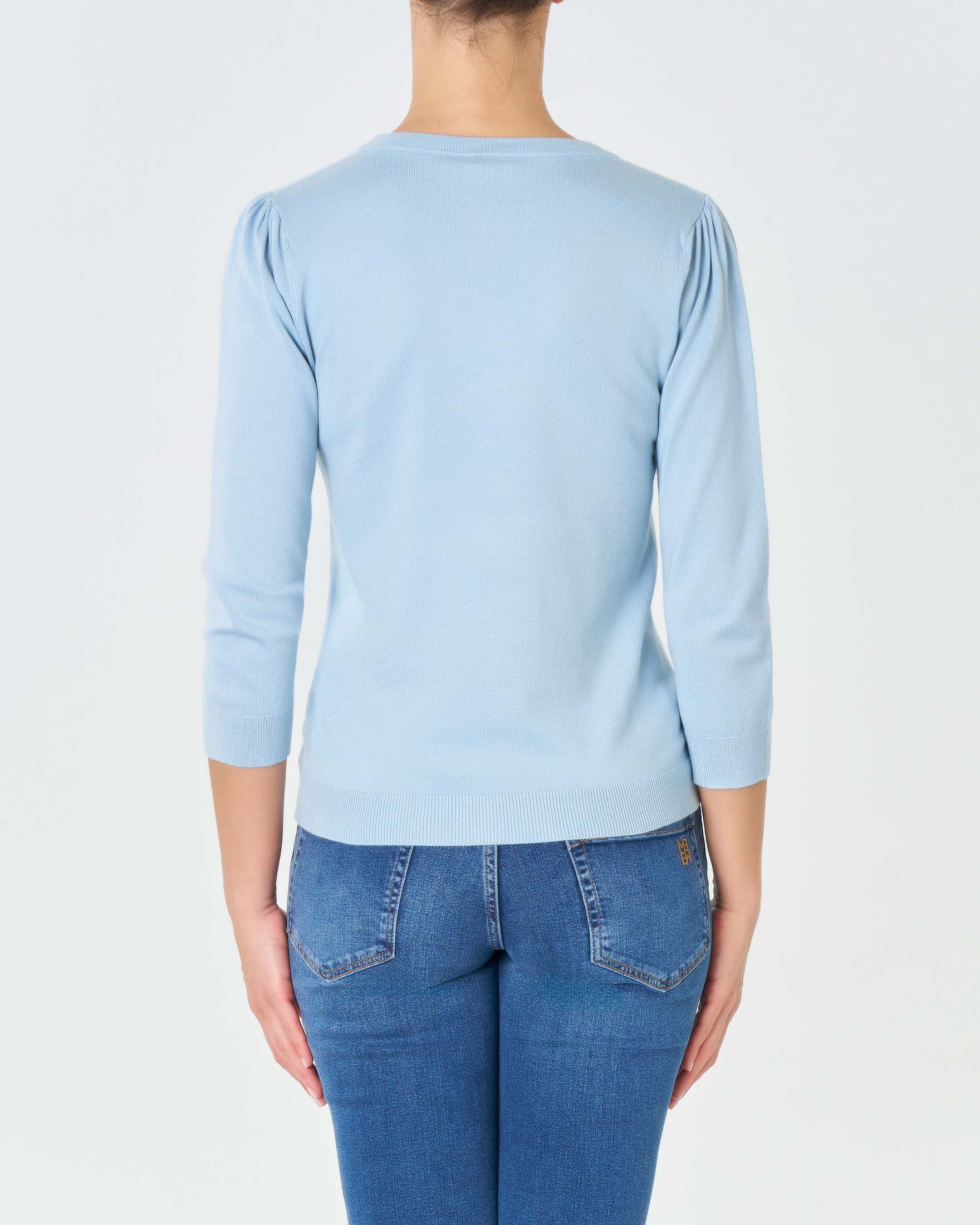 Maglia azzurra in misto viscosa a maniche a tre quarti con arricciatura sulle spalle