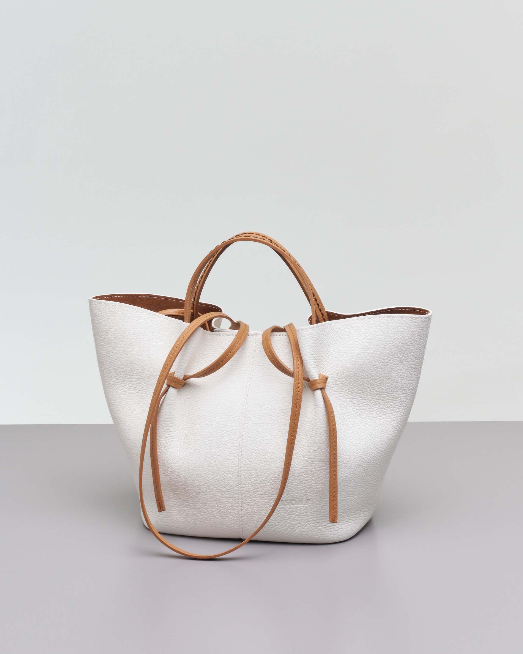 Borsa a mano bianca in pelle martellata con manici a contrasto e