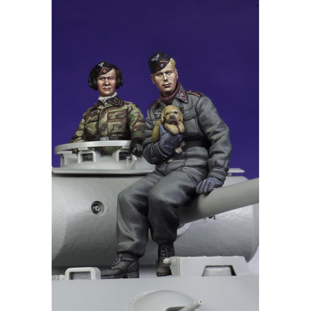 Bivacco Carristi Tedeschi IIGM (2 Figure) V2776 Verlinden Production 1:35