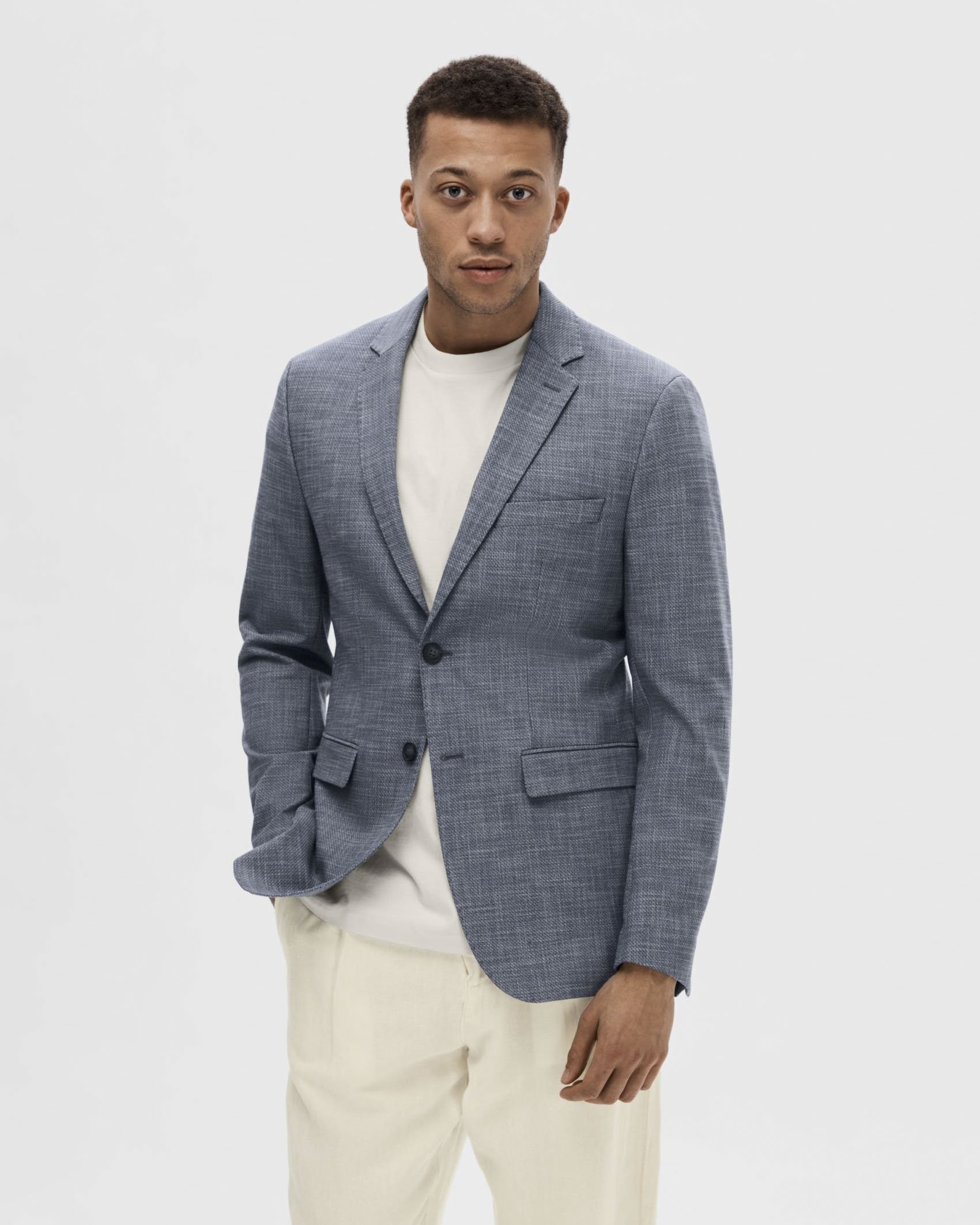 Blazer blu indaco in tessuto armaturato di viscosa stretch con chiusura monopetto