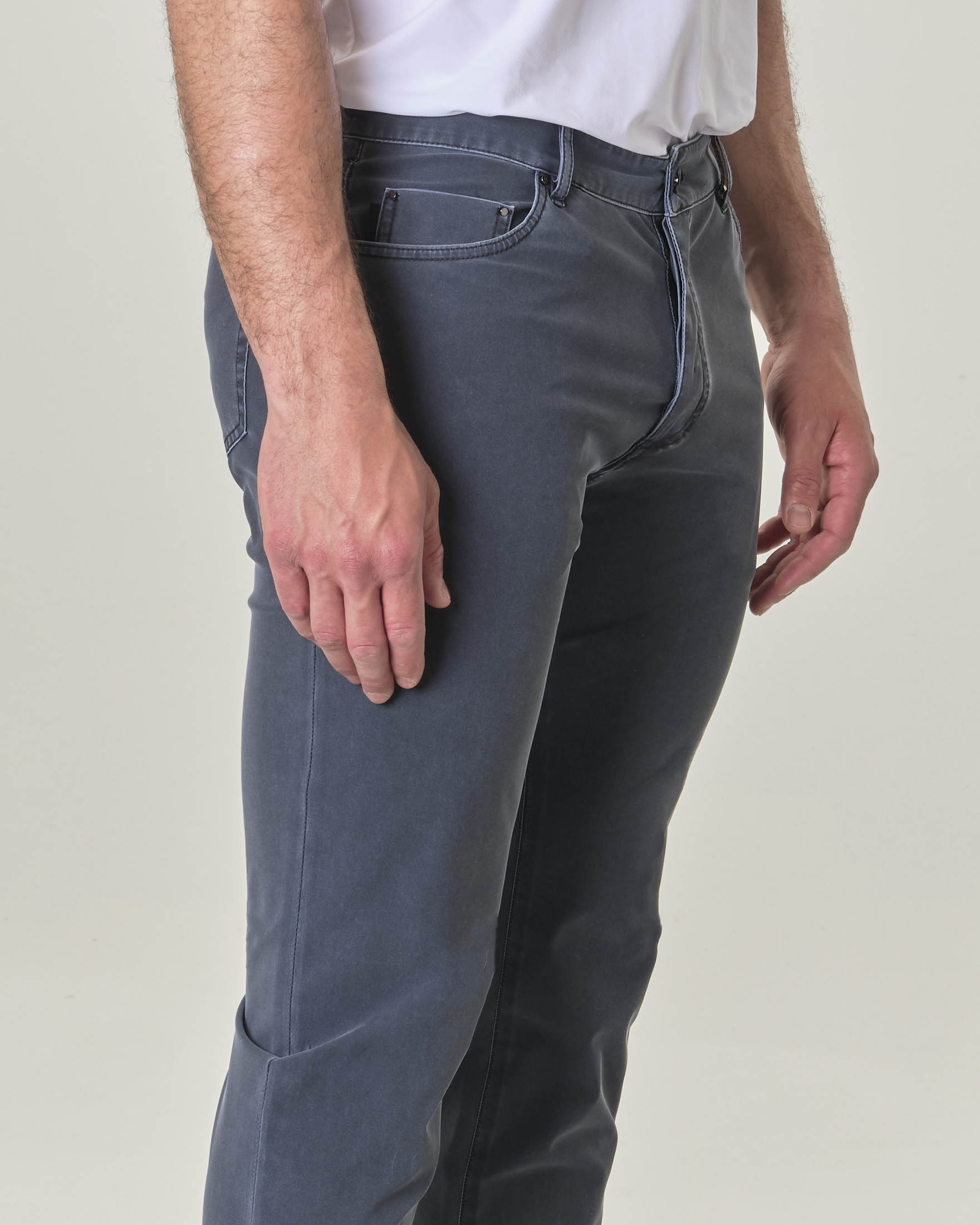 Pantaloni cinque tasche slim blu Tecno Wash in tessuto tecnico stretch image