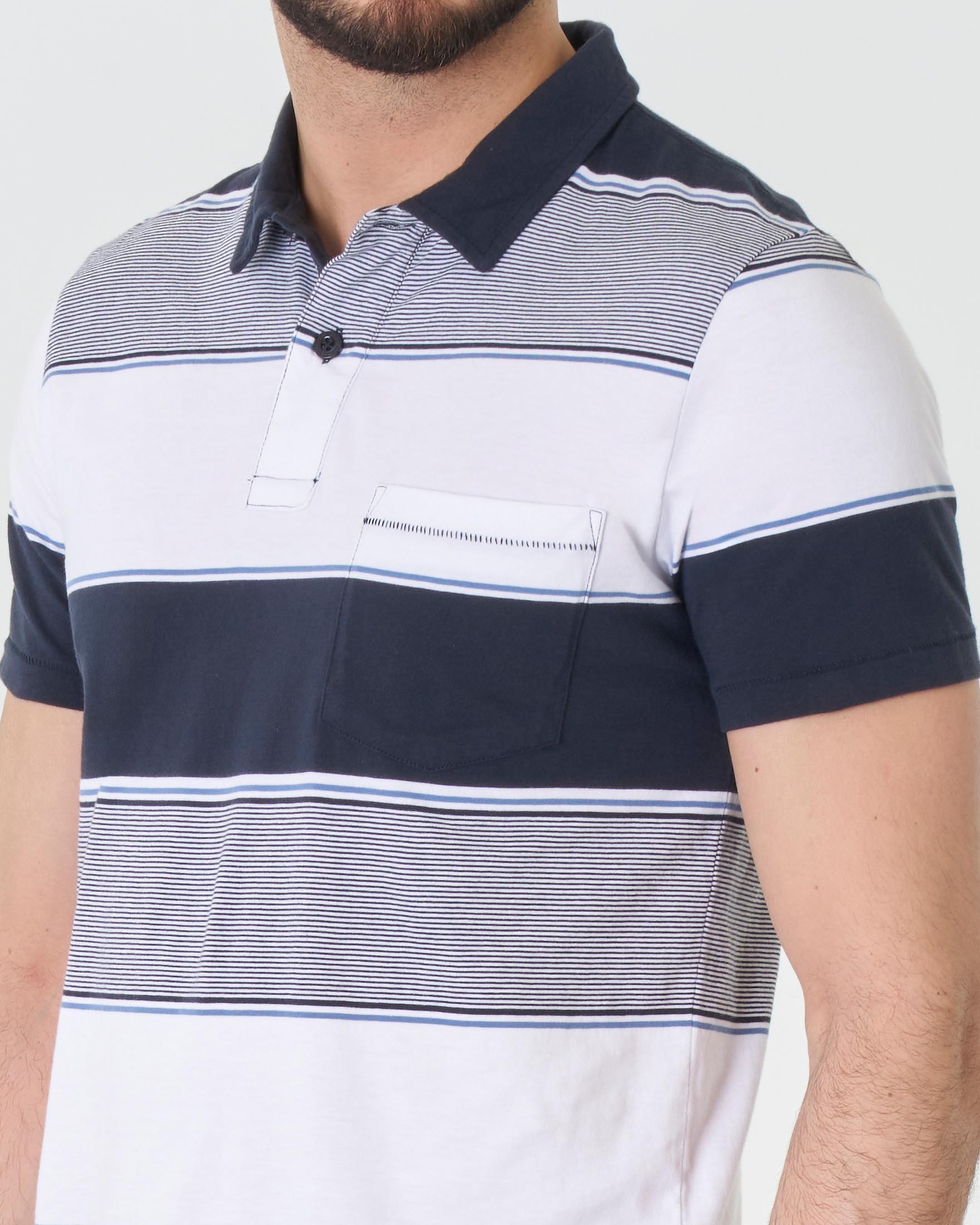 Polo mezza manica in pima cotton a righe bianche e blu con taschino image