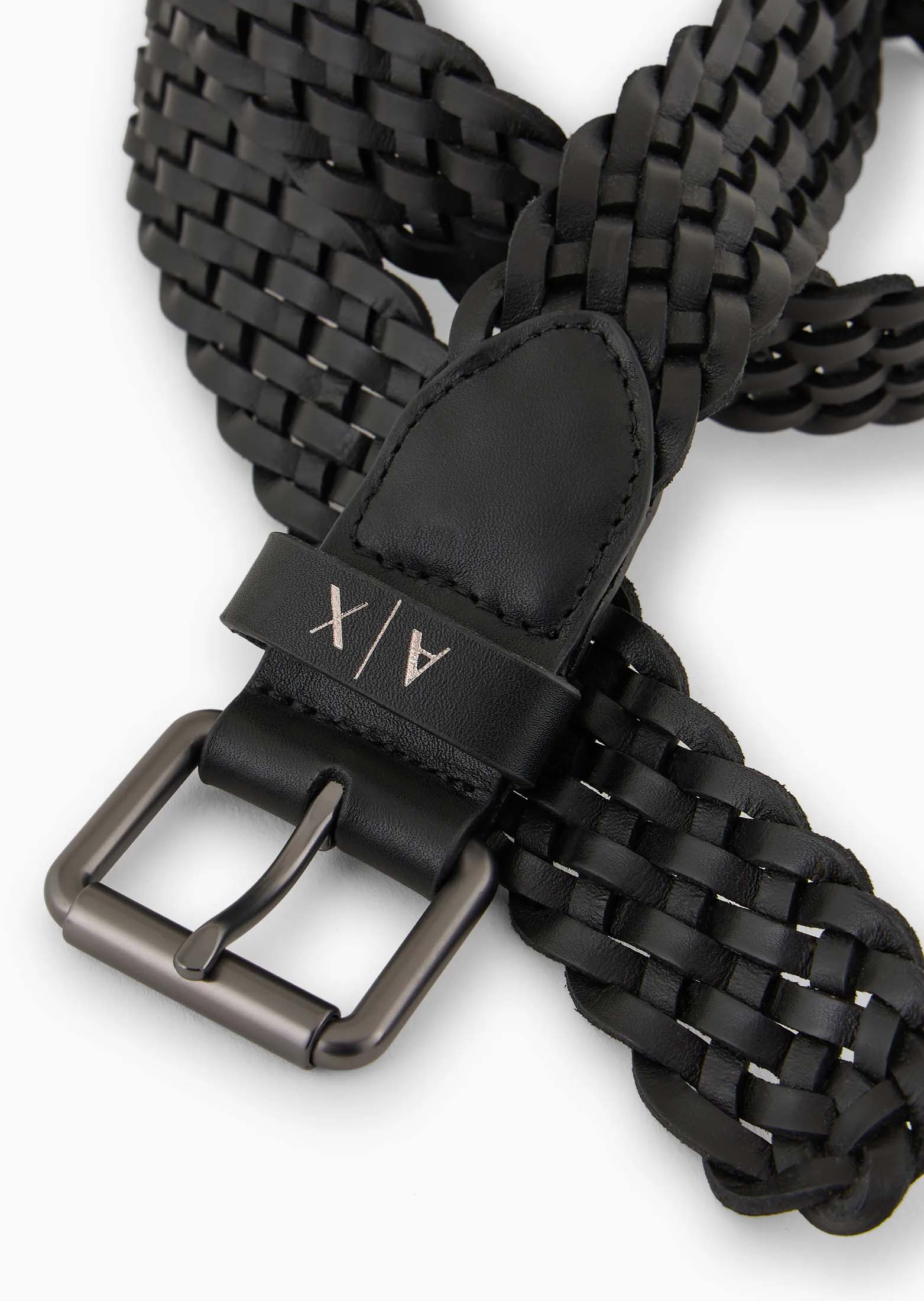 Cintura nera Armani Exchange in pelle intrecciata con fibbia in metallo brunito image