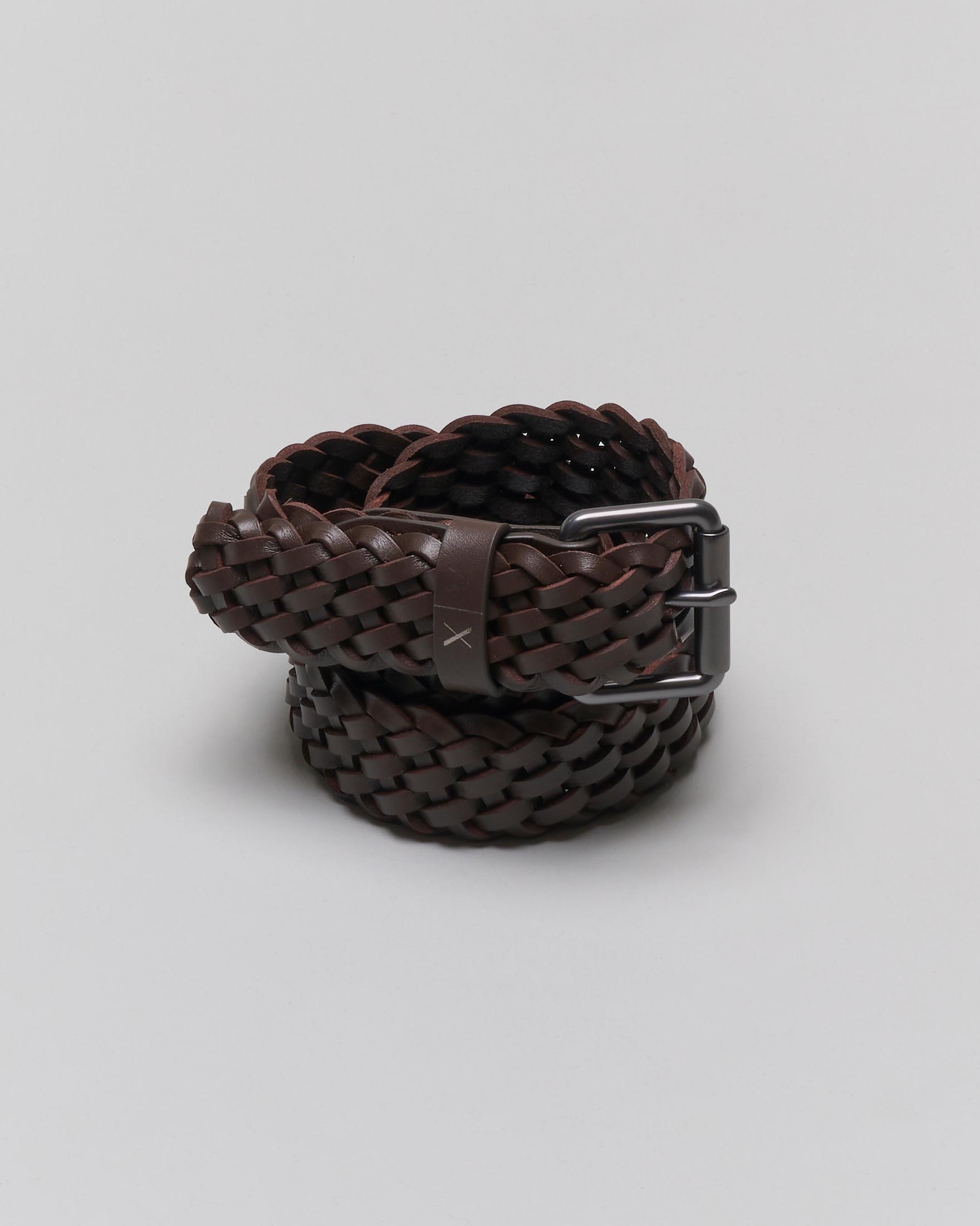 Cintura Armani Exchange marrone in pelle intrecciata con fibbia in metallo brunito