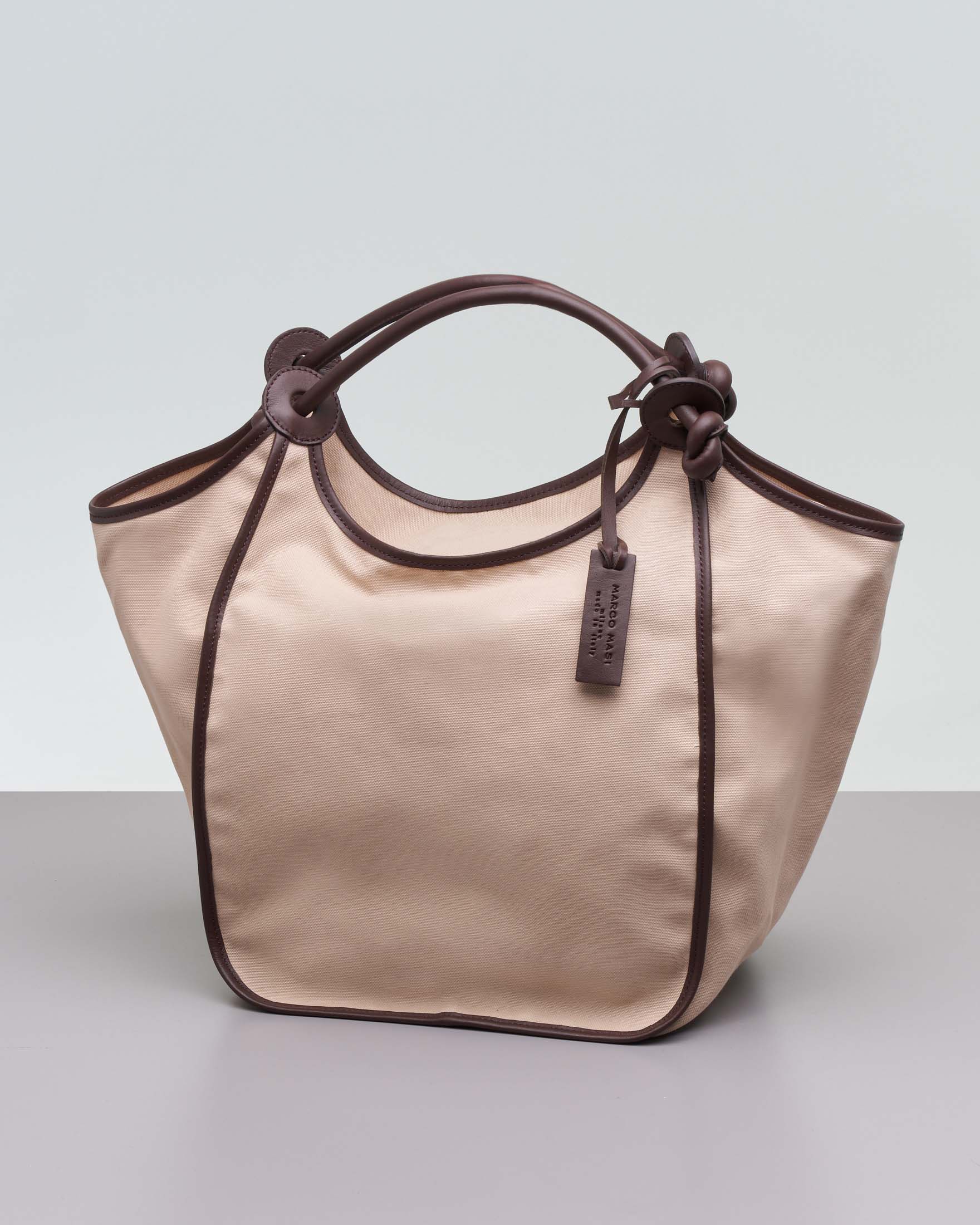 Borsa a spalla in canvas color ecrù con profili in pelle testa di moro e manici con nodi