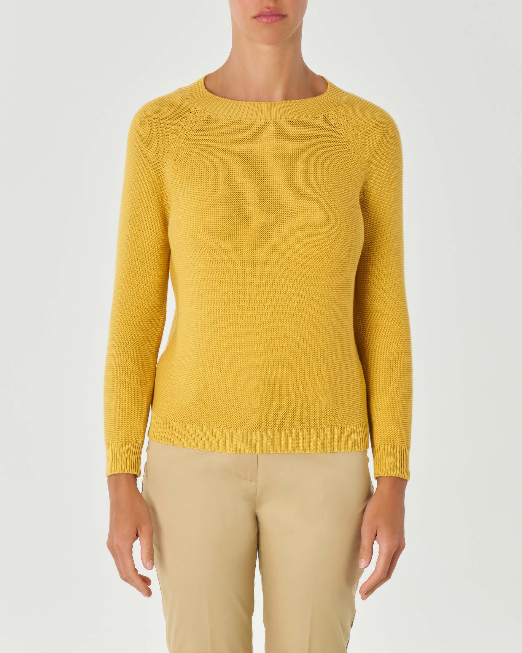 Maglia gialla girocollo in puro cotone lavorato a punto riso con maniche raglan