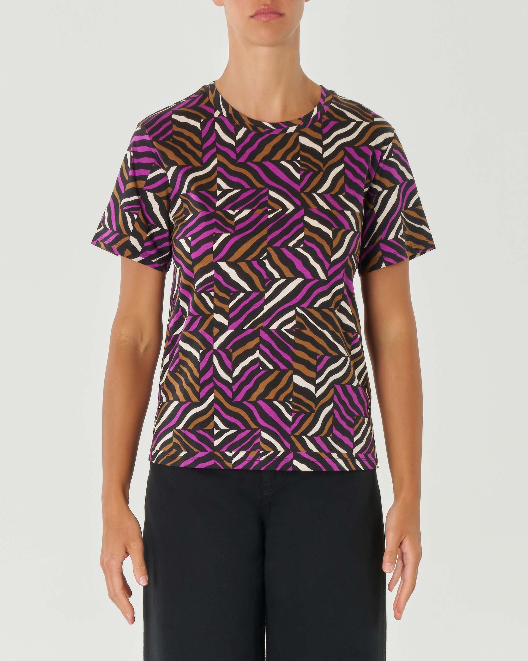 T-shirt nera a motivo masai viola bianco e coccio in puro cotone dalla linea dritta