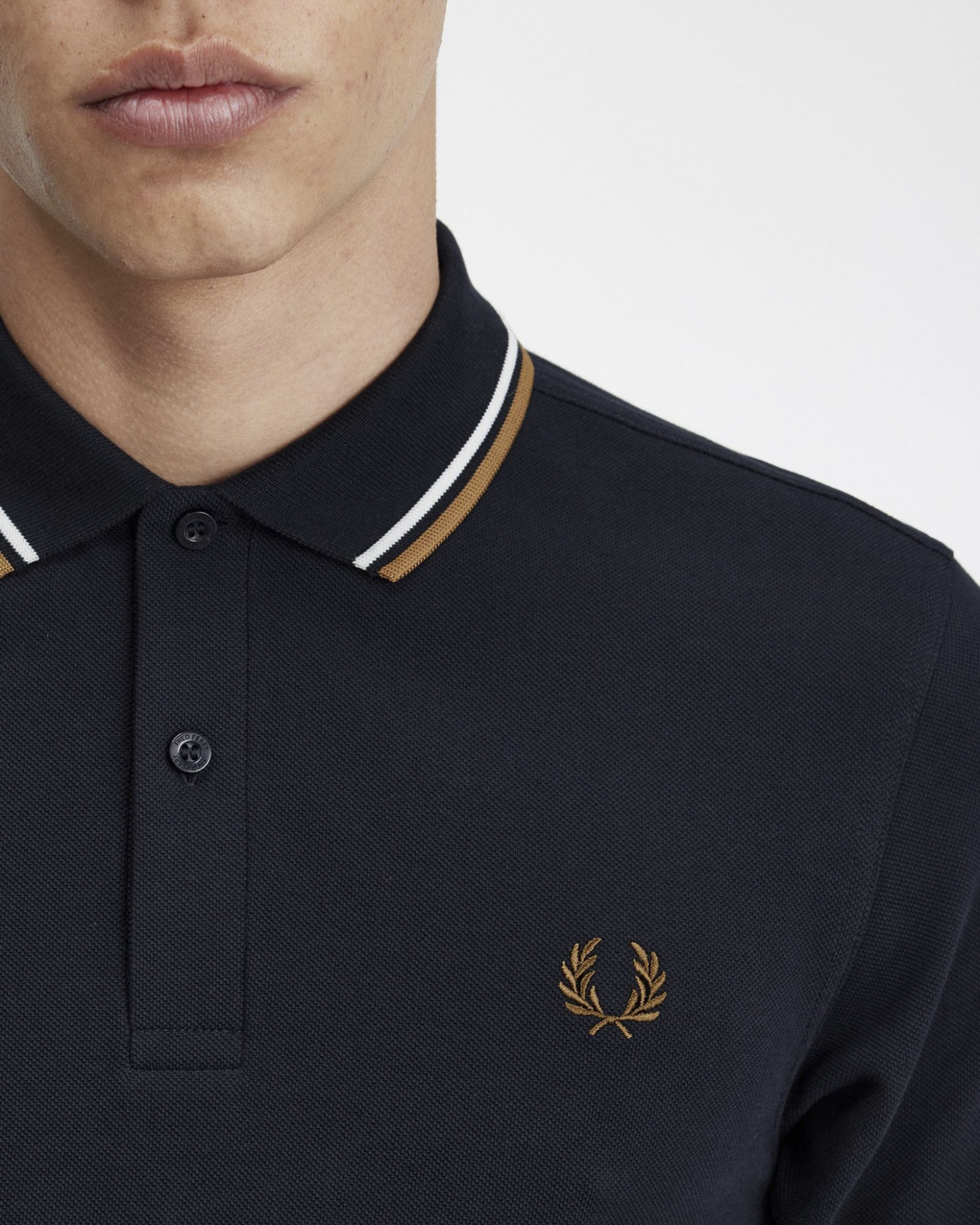 Polo mezza manica blu con bordino cammello e bianco image