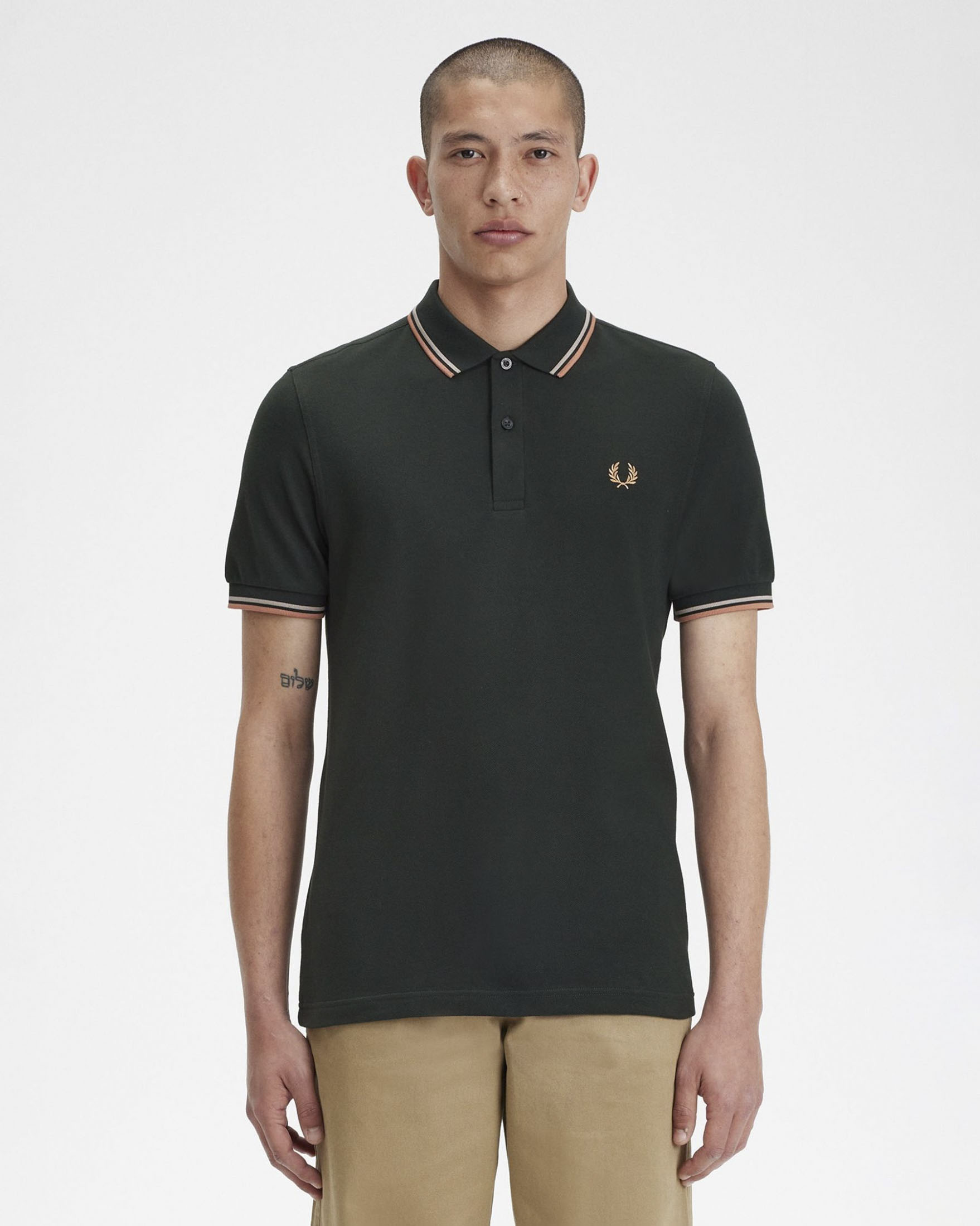 Polo mezza manica verde scuro con bordino rosa e panna