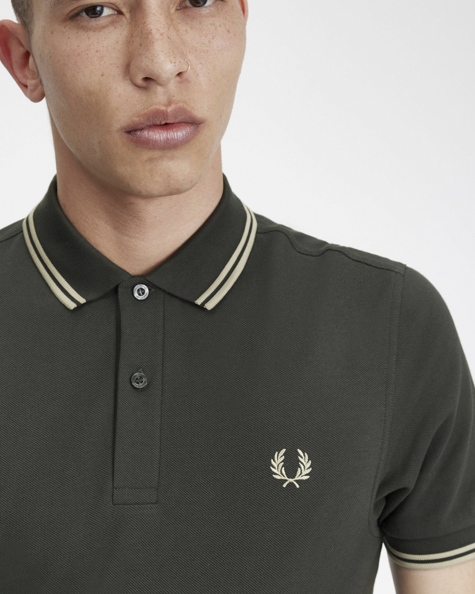 Polo mezza manica verde scuro con bordino verde menta image