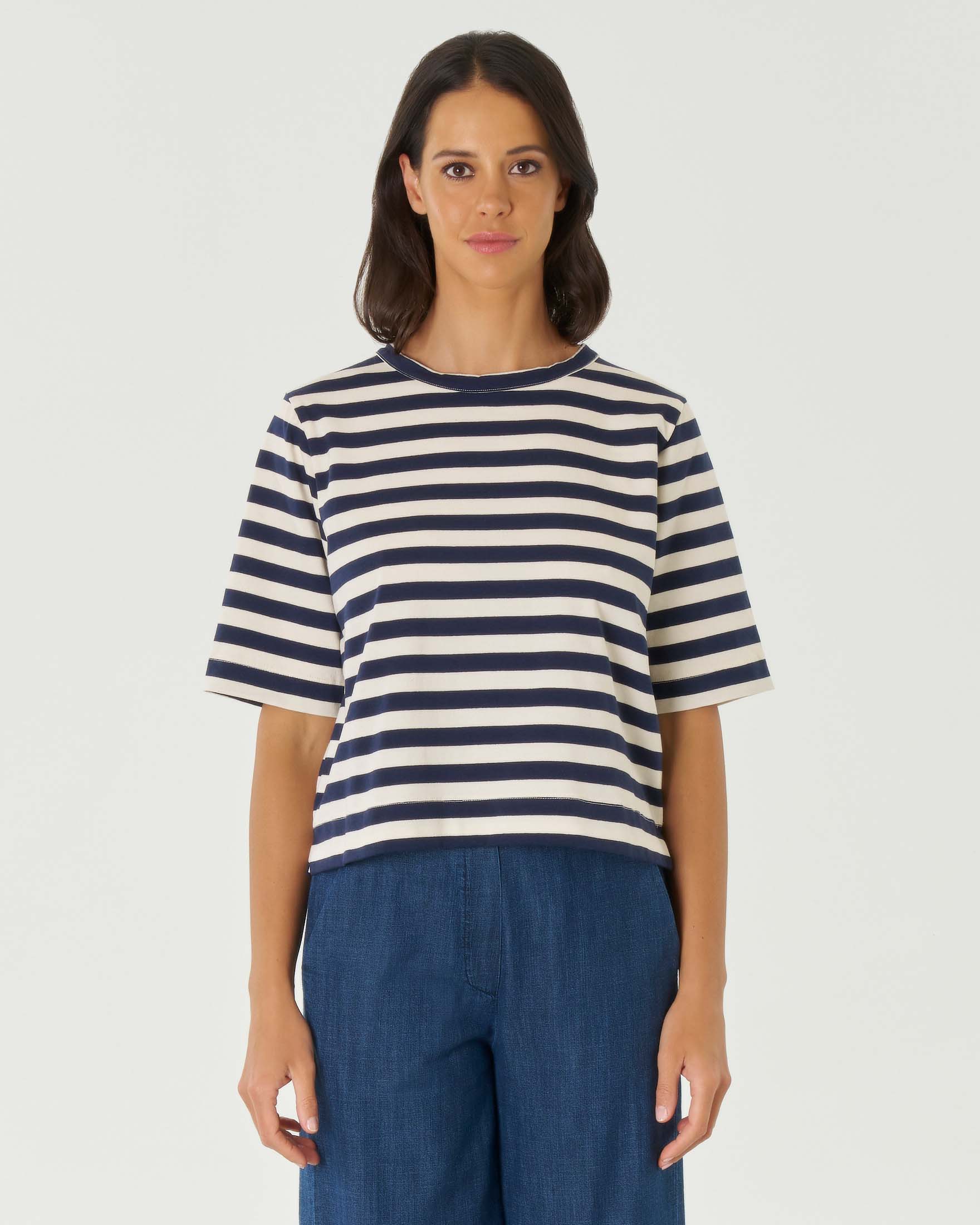 T-shirt blu a righe color avorio in cotone stretch con maniche al gomito e spacchetti laterali image