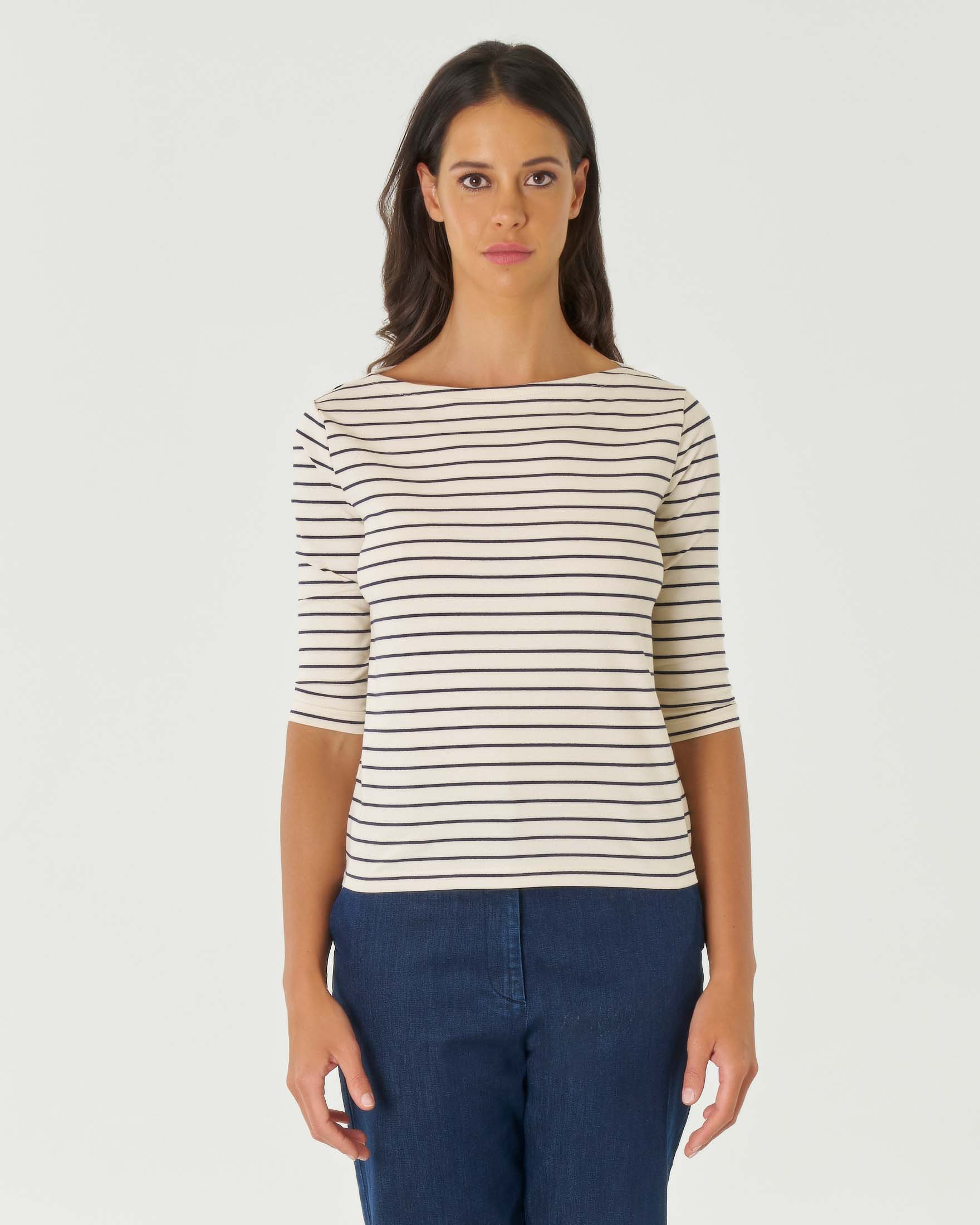 T-shirt avorio a righine blu in cotone stretch con maniche a tre quarti e scollo a barca image