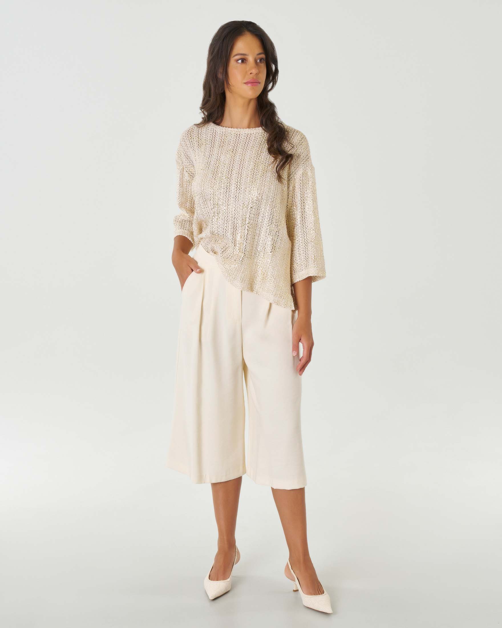 Pantaloni cropped color crema in misto viscosa con pinces in vita