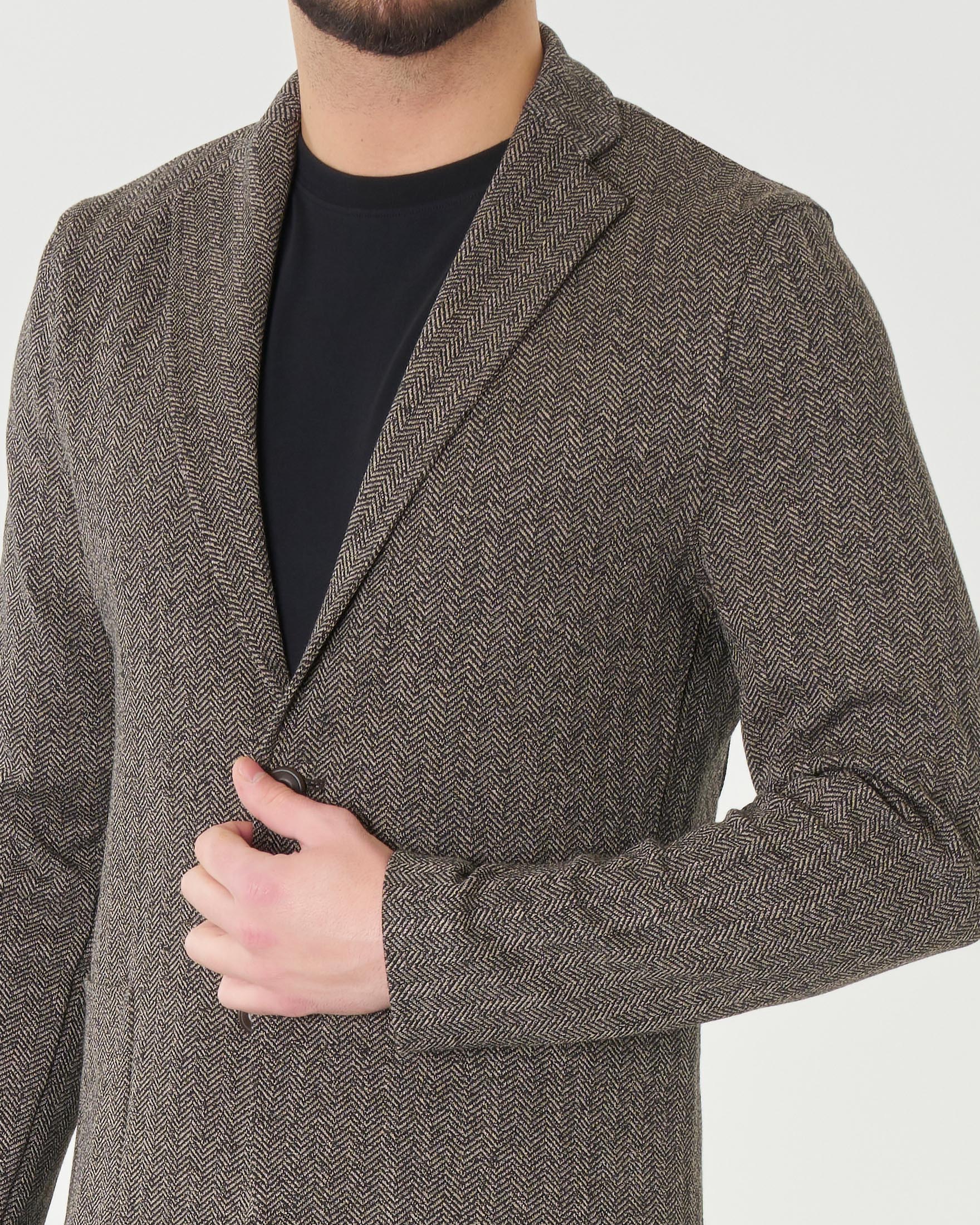 Giacca maglia in fantasia spinata noce e nera di misto viscosa e cotone image