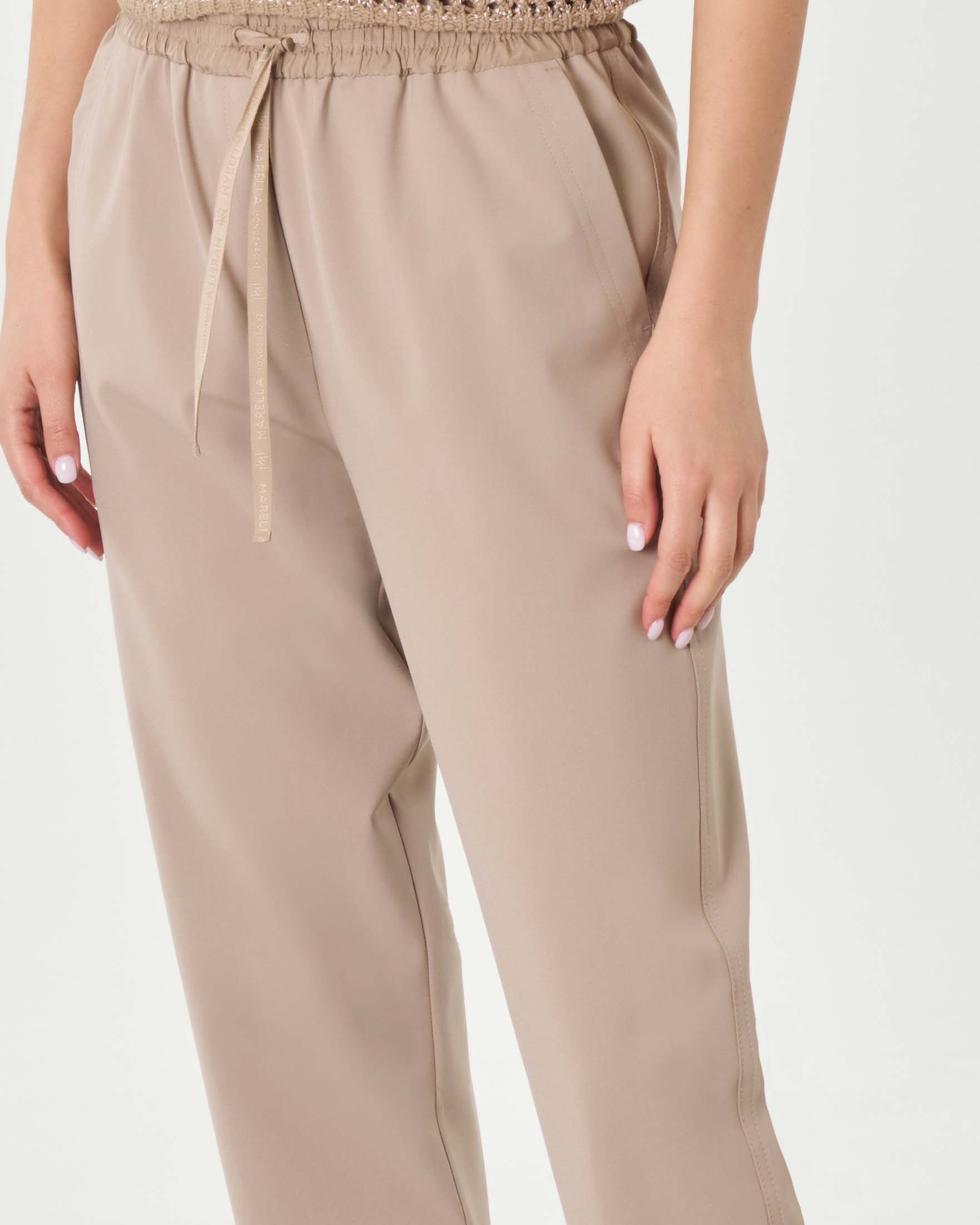 Pantaloni sabbia in tela di misto viscosa con elastico e coulisse inseriti in vita Linea MONOCHROME image