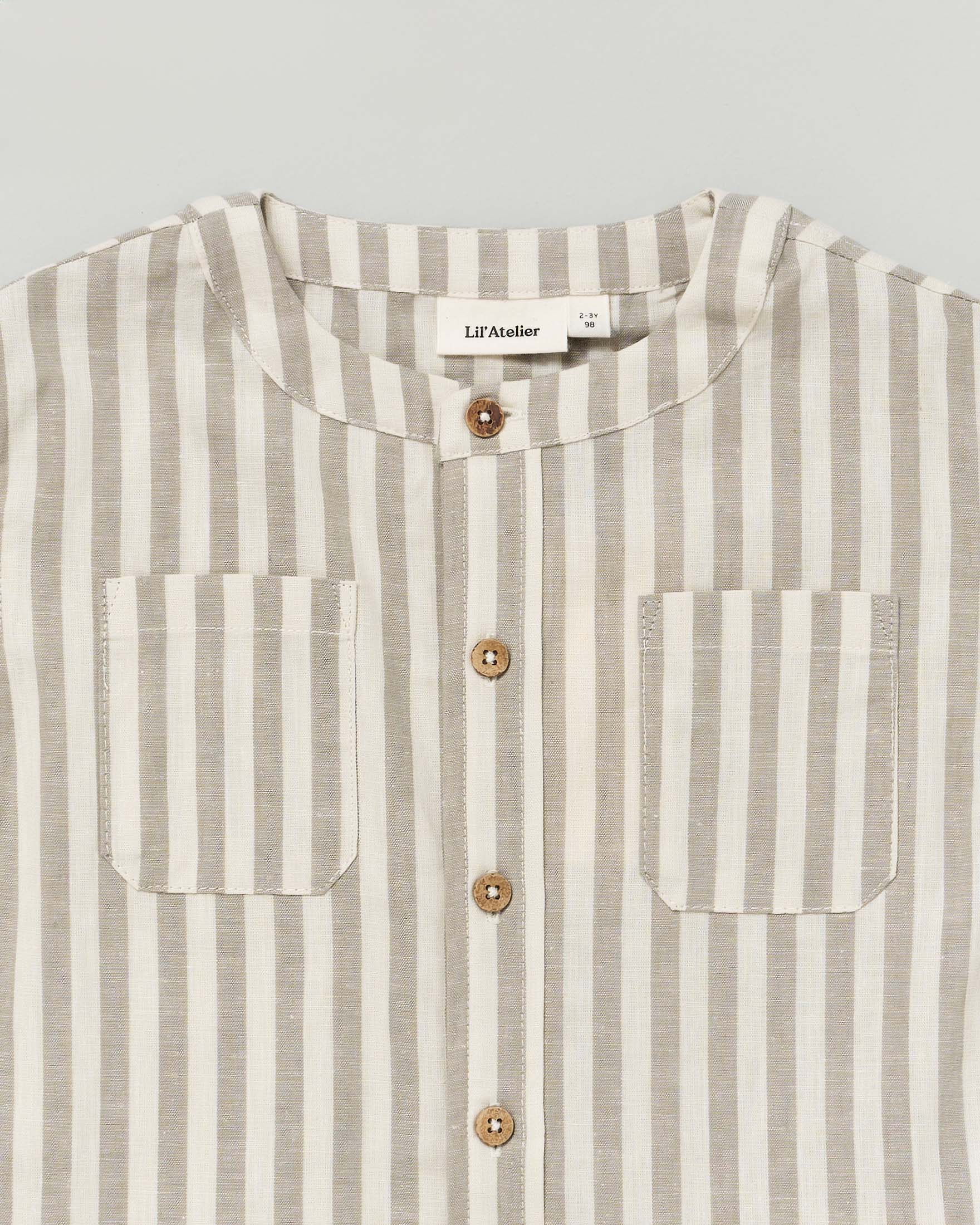 Camicia mezza manica in lino e cotone a fantasia rigata salvia e bianca con taschini 