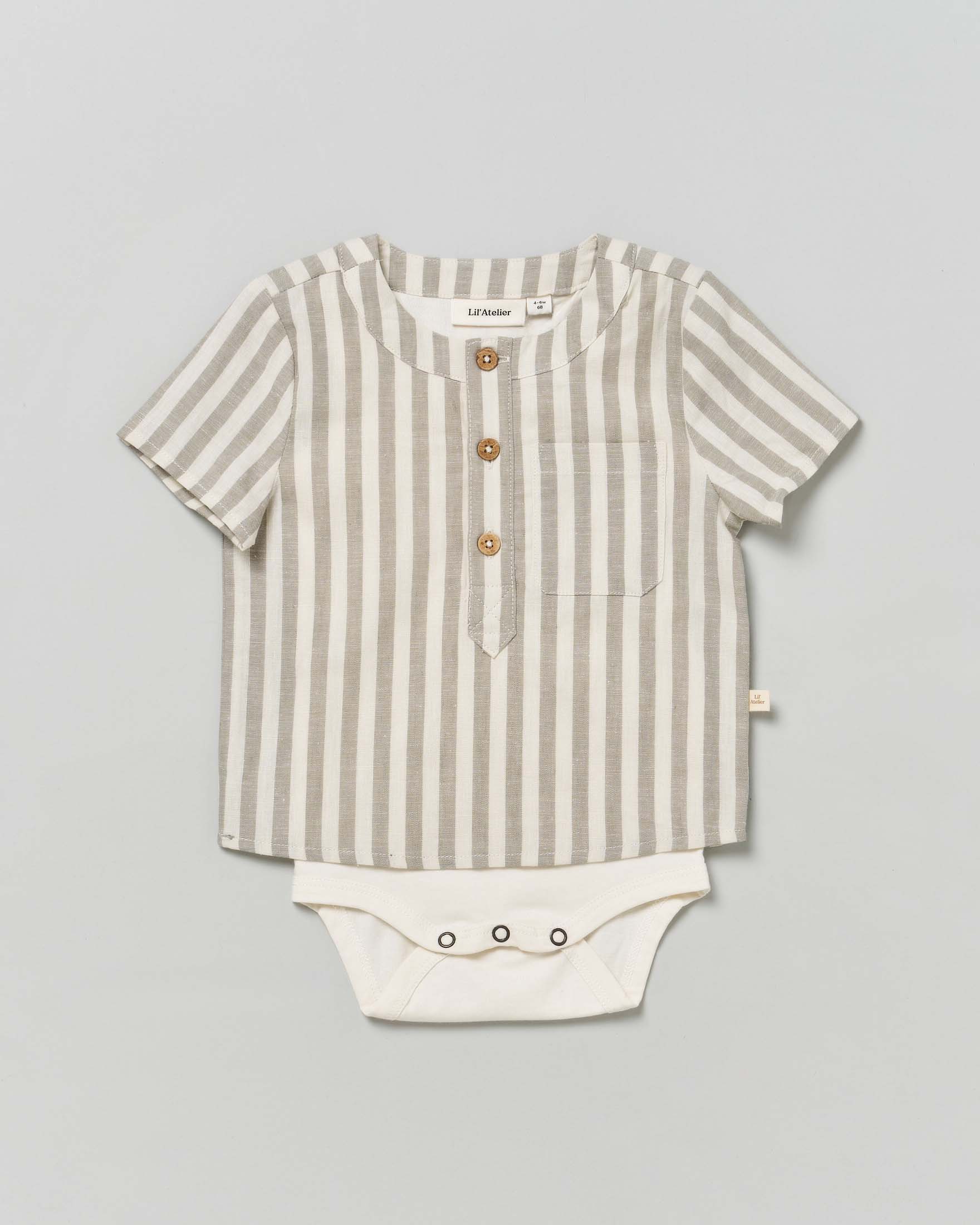 Camicia mezza manica Lil'Atelier in lino e cotone a fantasia rigata bianca e salvia con body