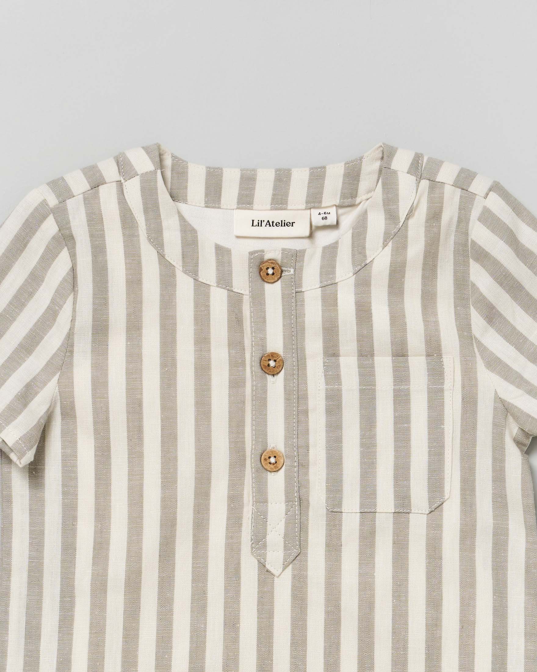 Camicia mezza manica Lil'Atelier in lino e cotone a fantasia rigata bianca e salvia con body  image